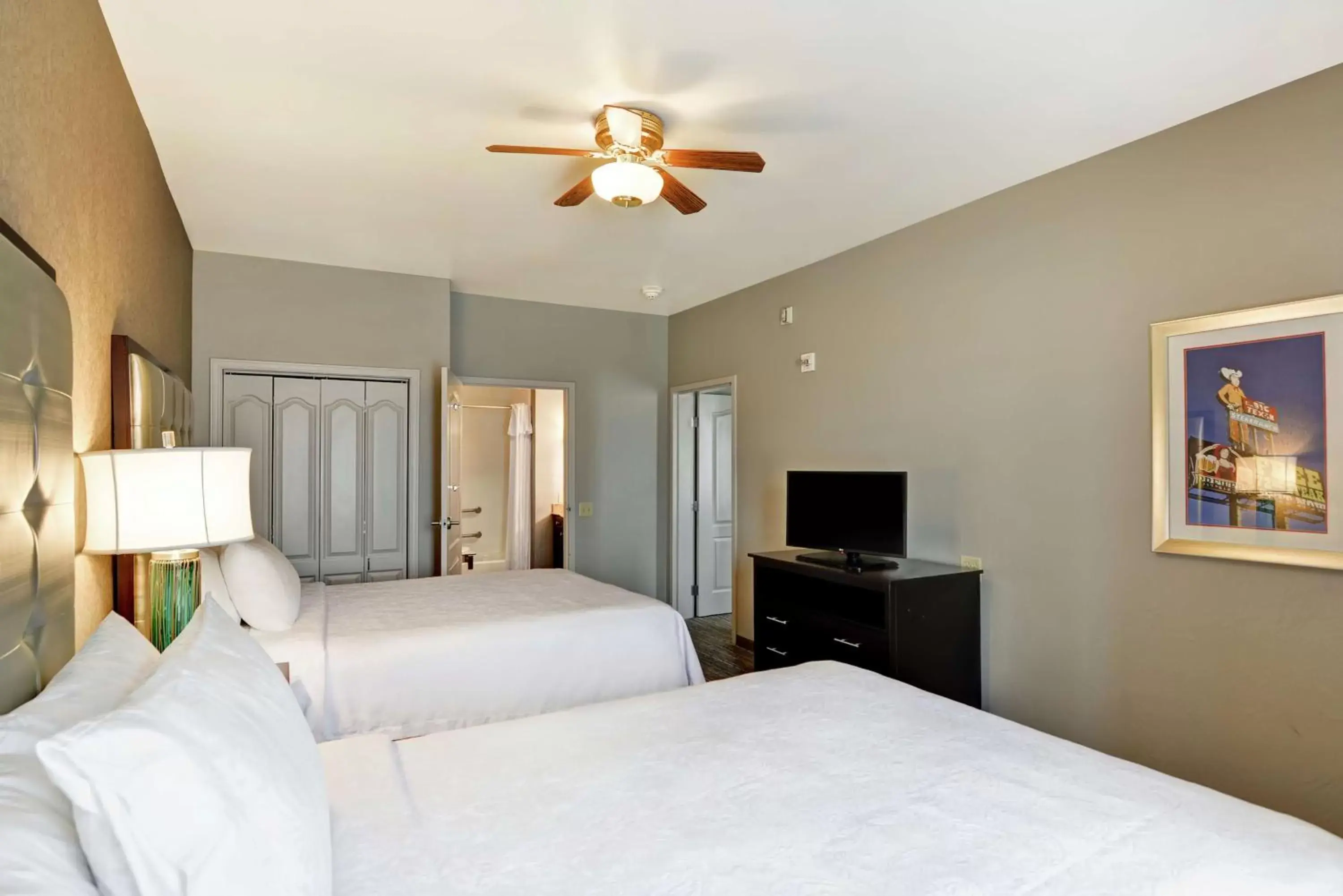 Bathroom, Bed in Homewood Suites by Hilton Amarillo