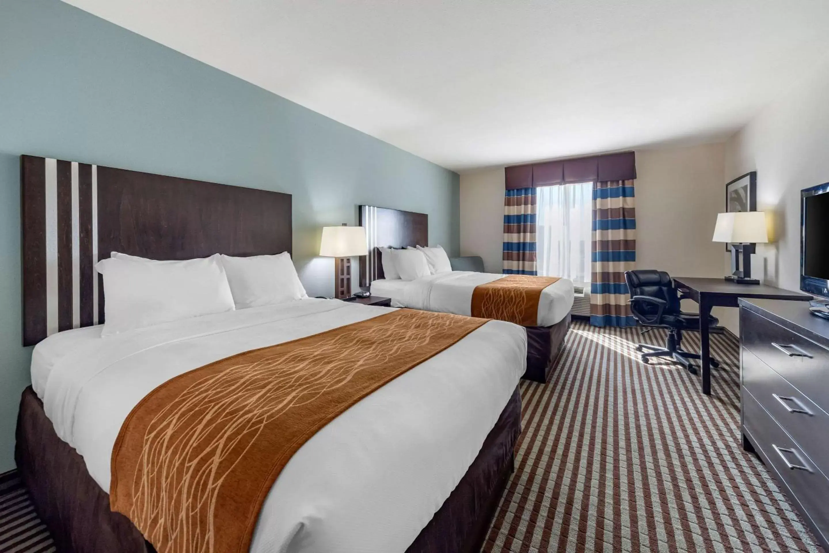 Photo of the whole room, Bed in Comfort Inn & Suites Perry I-35