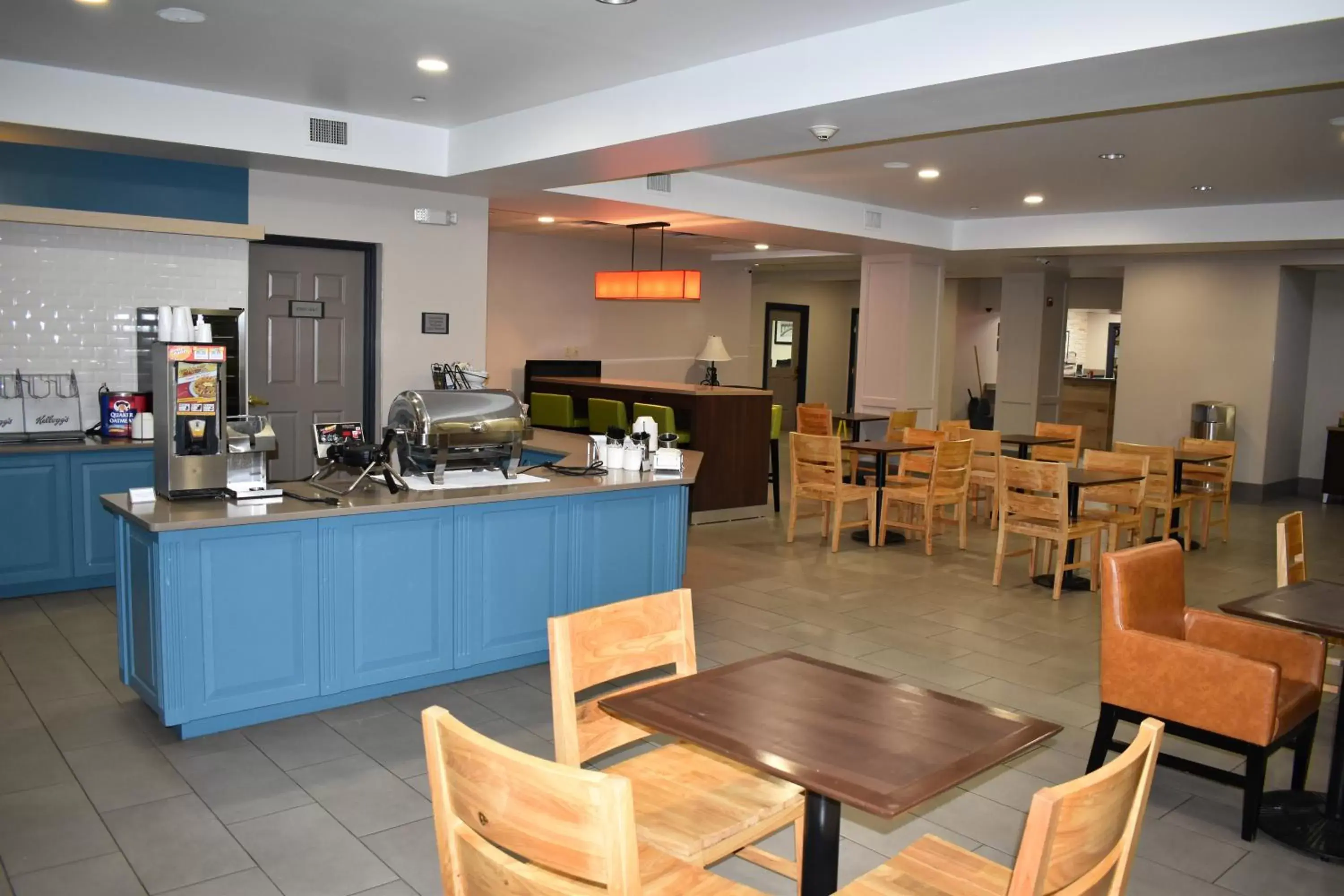 Coffee/tea facilities, Restaurant/Places to Eat in Country Inn & Suites by Radisson, Hagerstown, MD