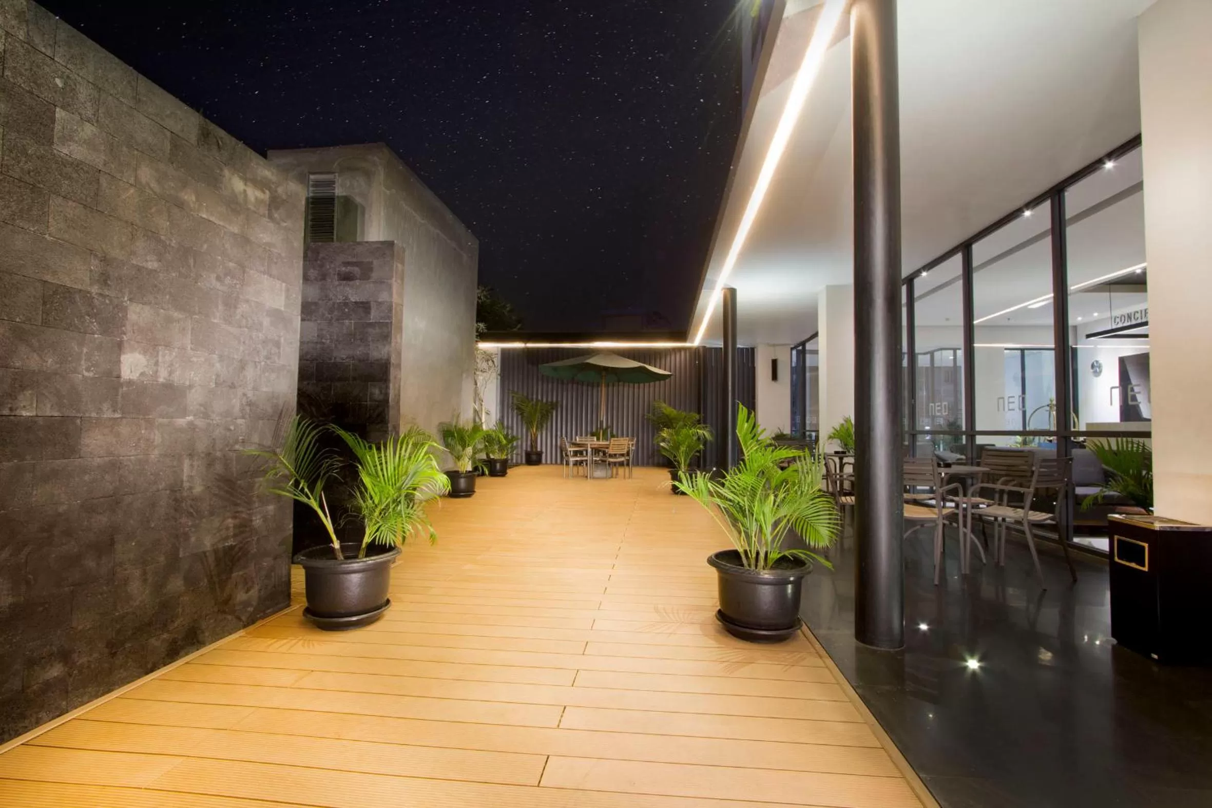 Restaurant/places to eat in Neo Hotel Tendean Jakarta by ASTON