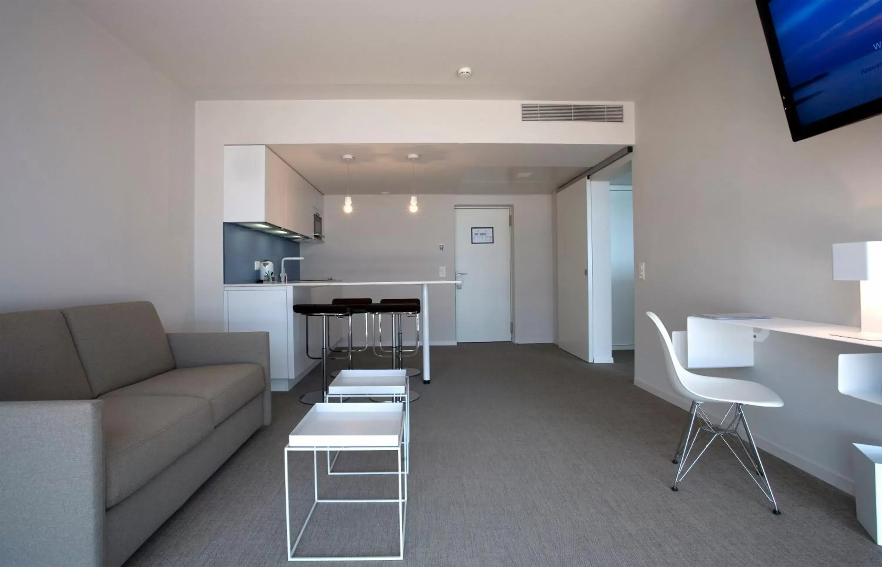 Kitchen or kitchenette, Seating Area in Hotel Lavaux