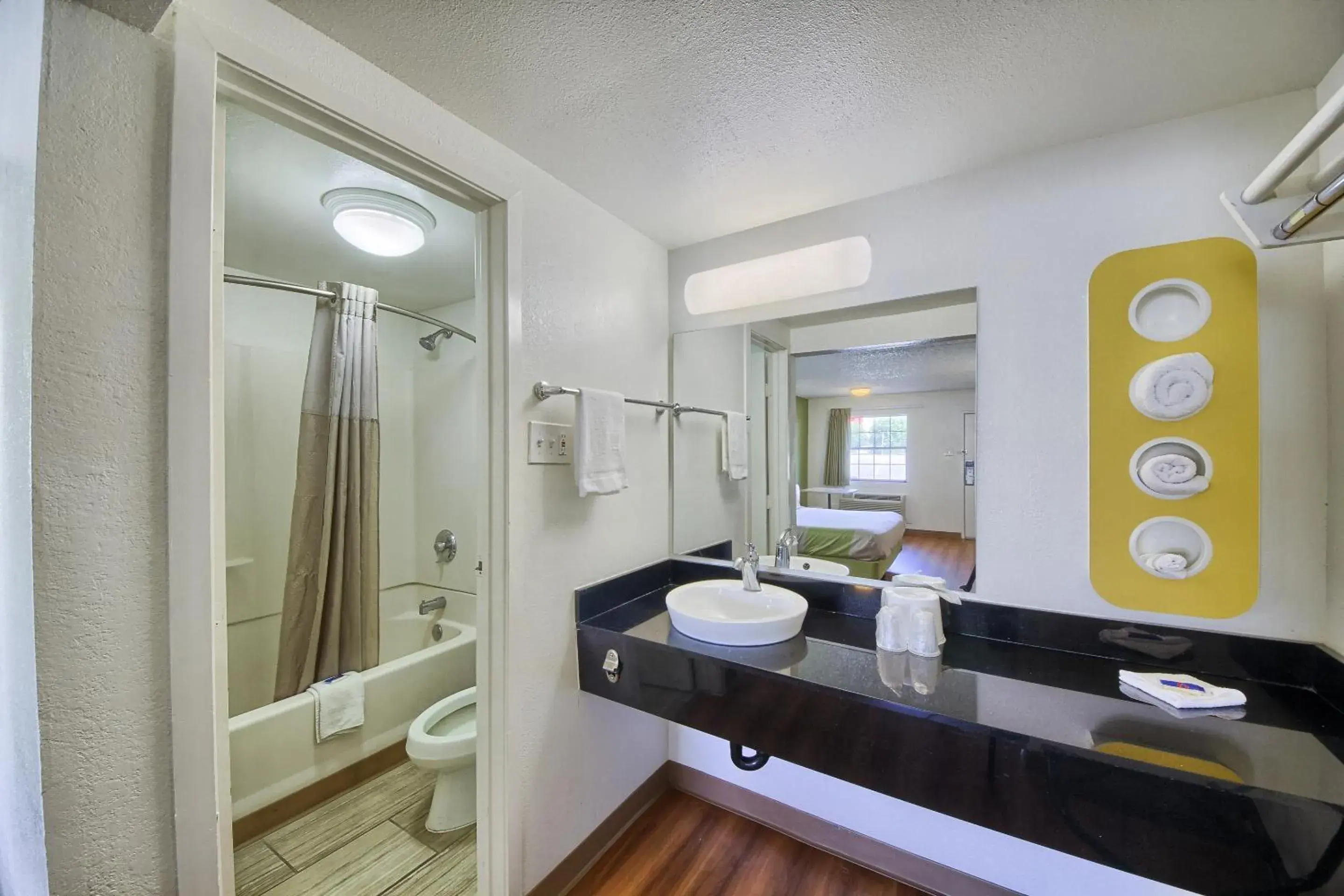 Shower, Bathroom in Motel 6-San Antonio, TX - Northwest Medical Center