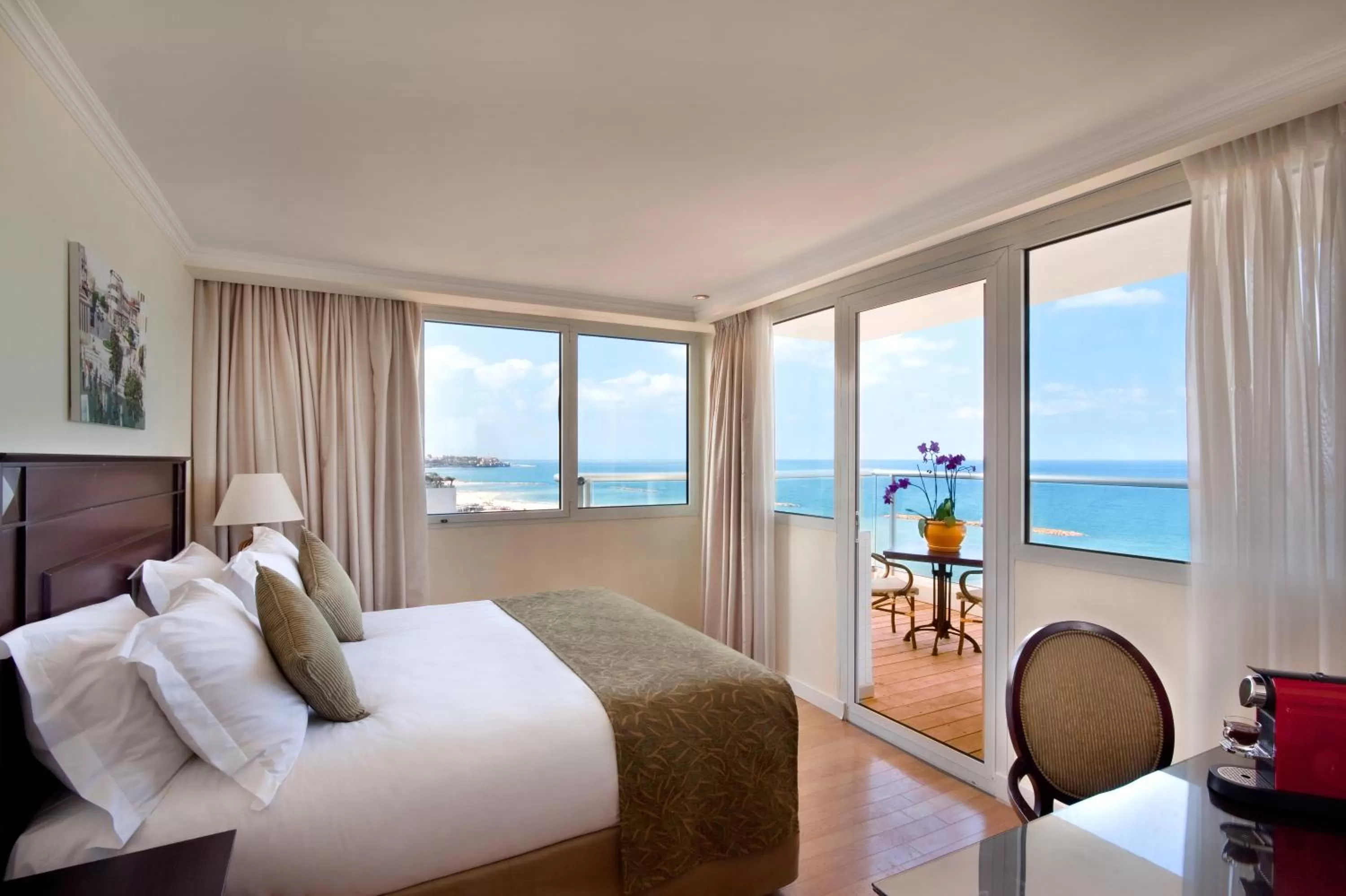 Balcony/Terrace, Bed in Orchid Tel Aviv