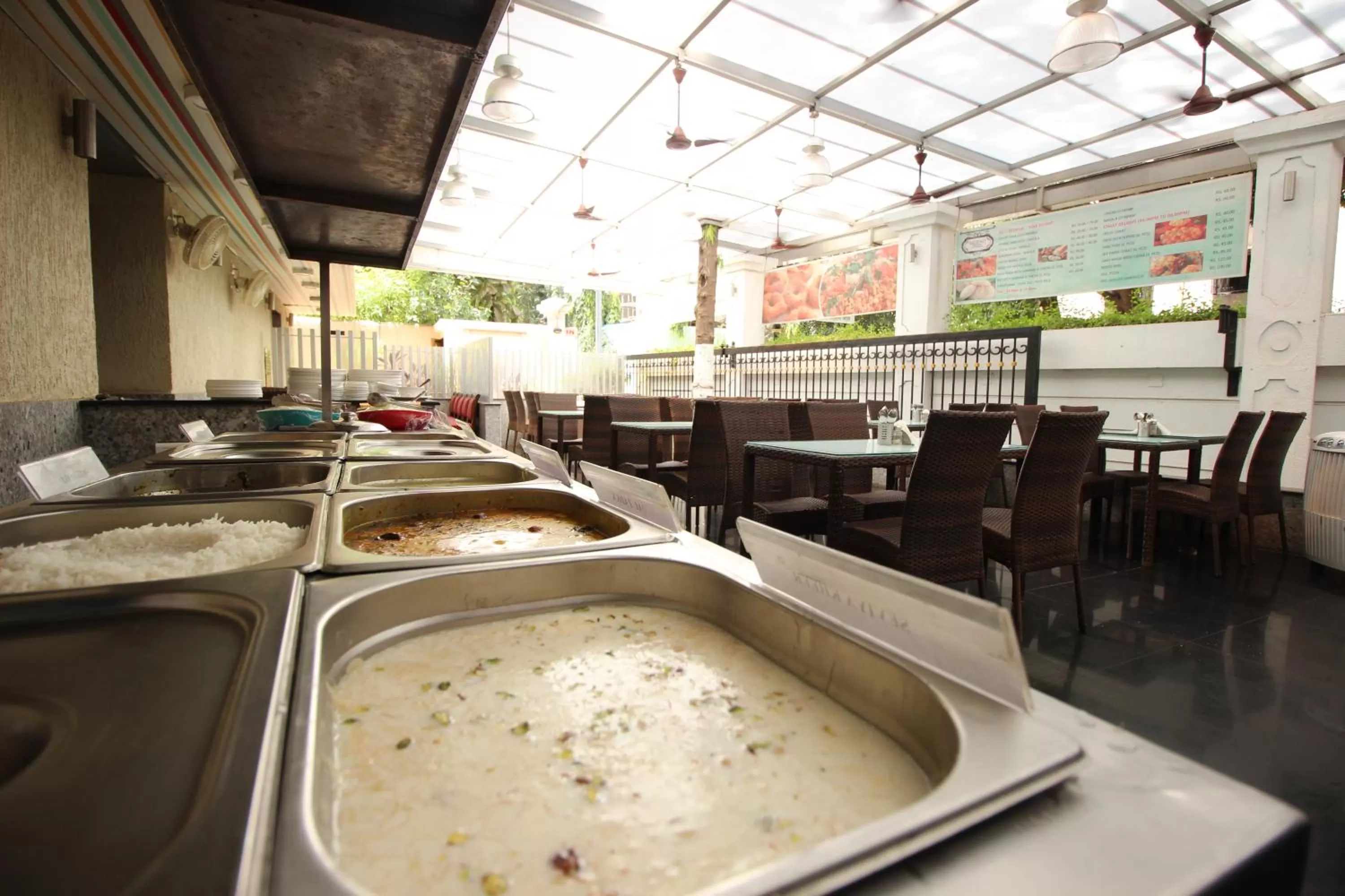 Buffet breakfast, Restaurant/Places to Eat in Hotel Park View, Mumbai