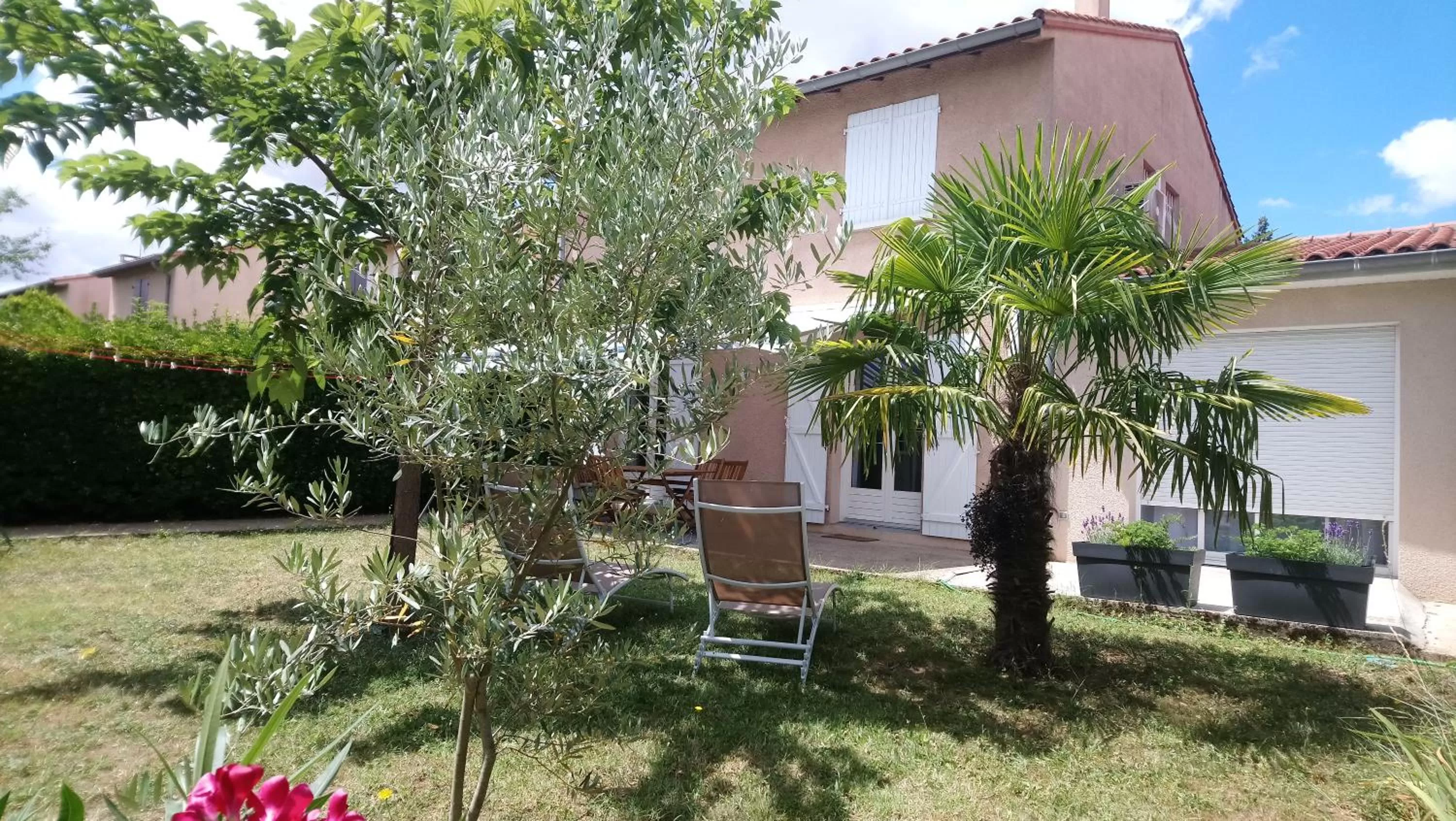 Property building in Fleurs de Cosmos