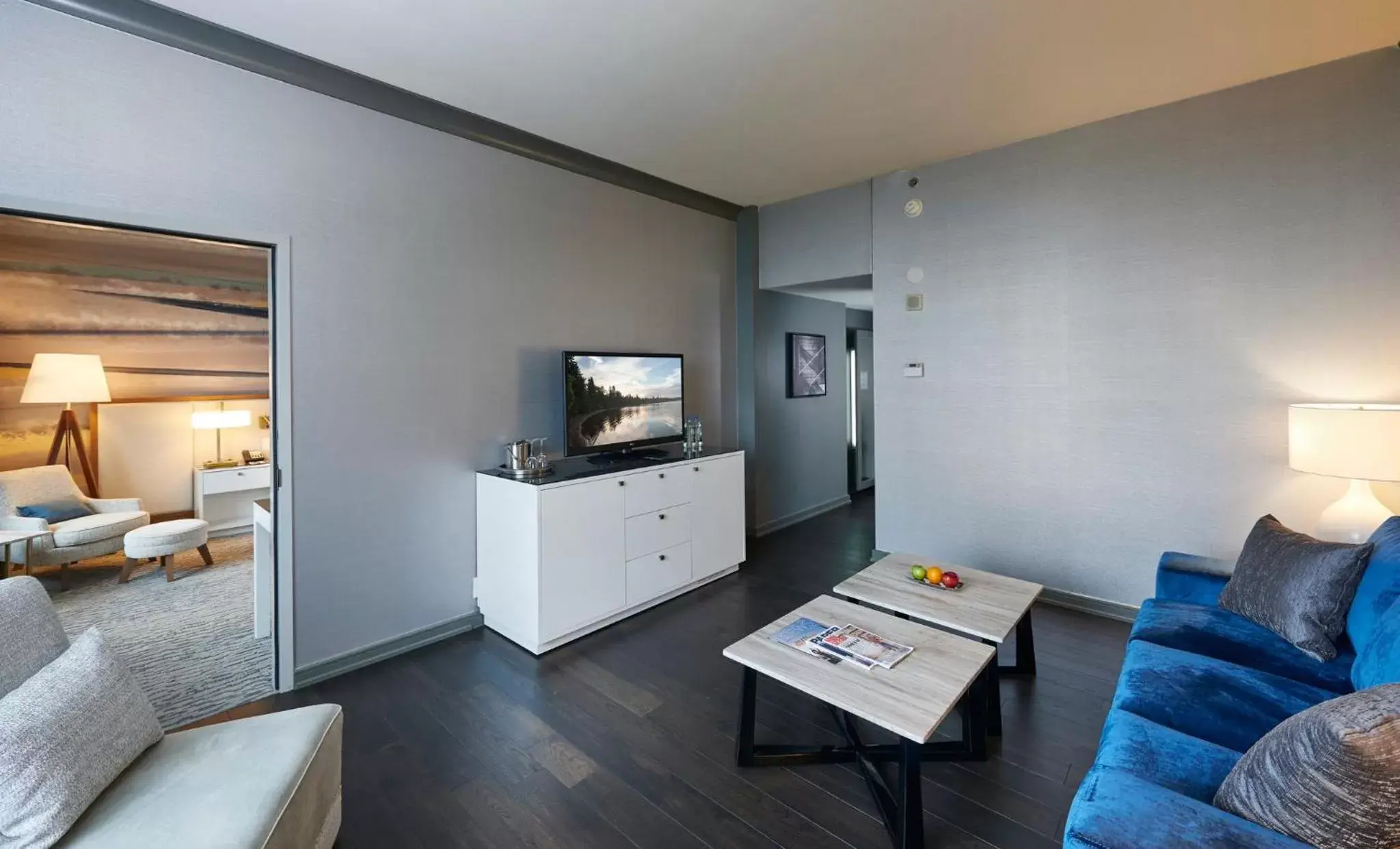 Property building, Bed in The Lofton Hotel Minneapolis, Tapestry Collection by Hilton Property building, Bed in The Lofton Hotel Minneapolis, Tapestry Collection by Hilton