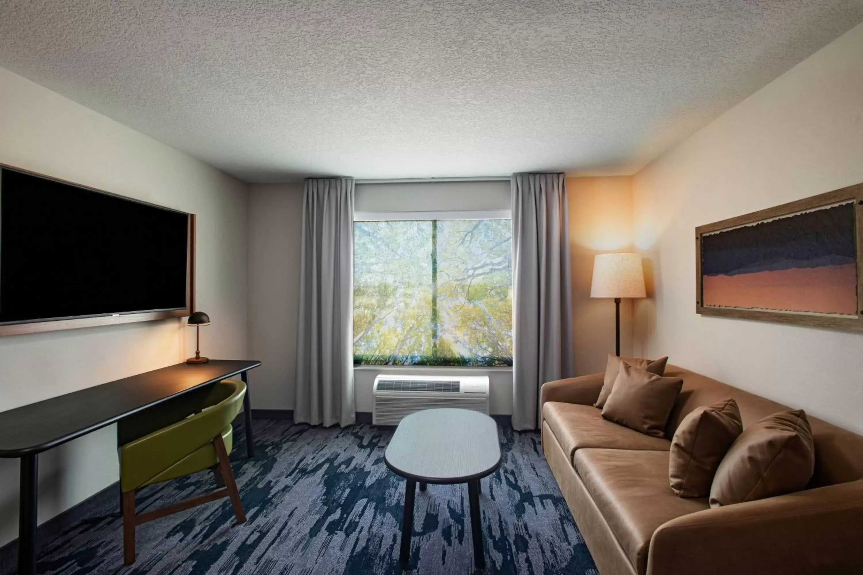 Living room, Seating Area in Fairfield Inn & Suites by Marriott Oskaloosa