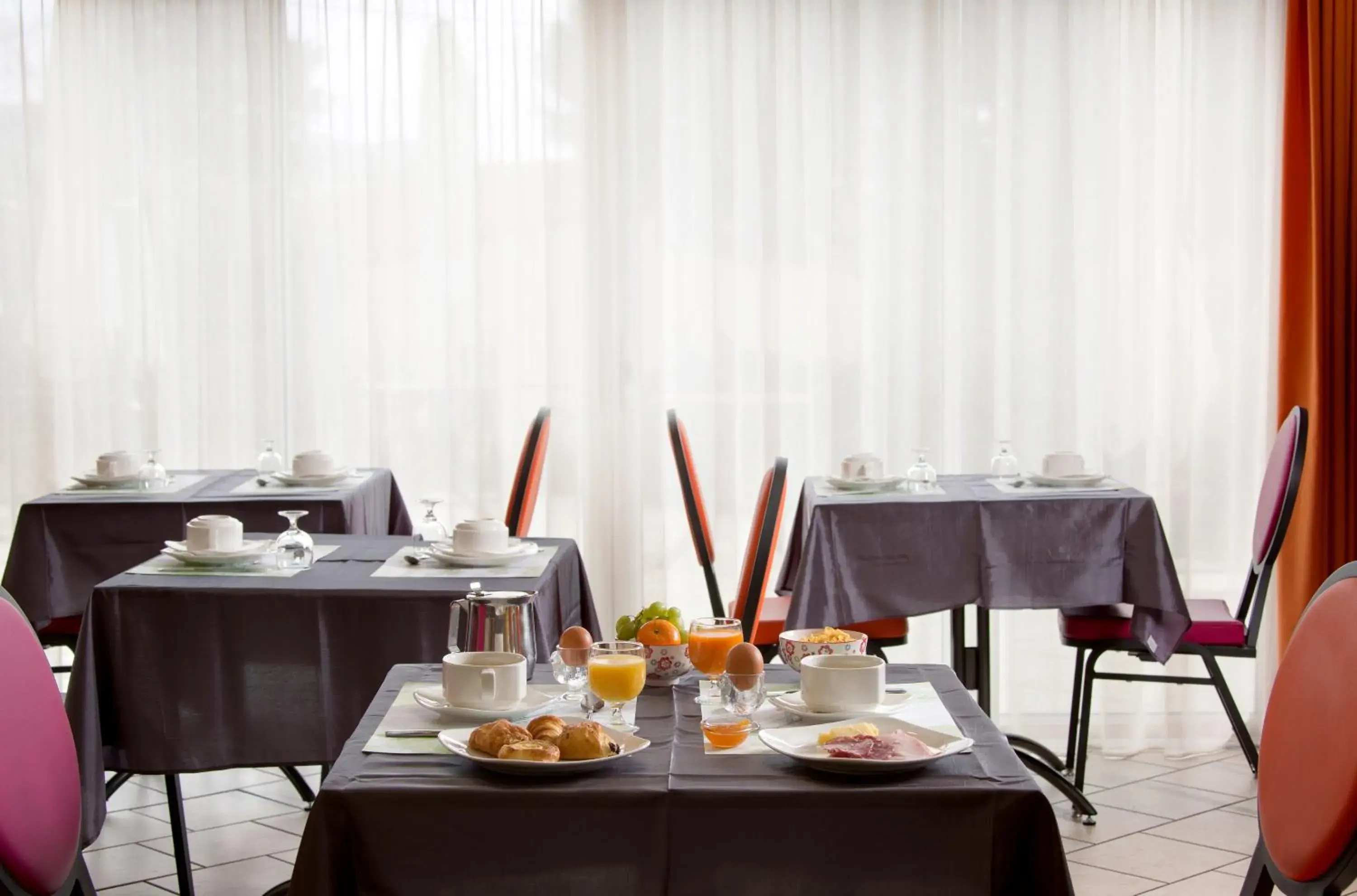 Dining area, Restaurant/Places to Eat in The Originals Boutique, Hotel Le Pariou, Issoire (Qualys-Hotel)