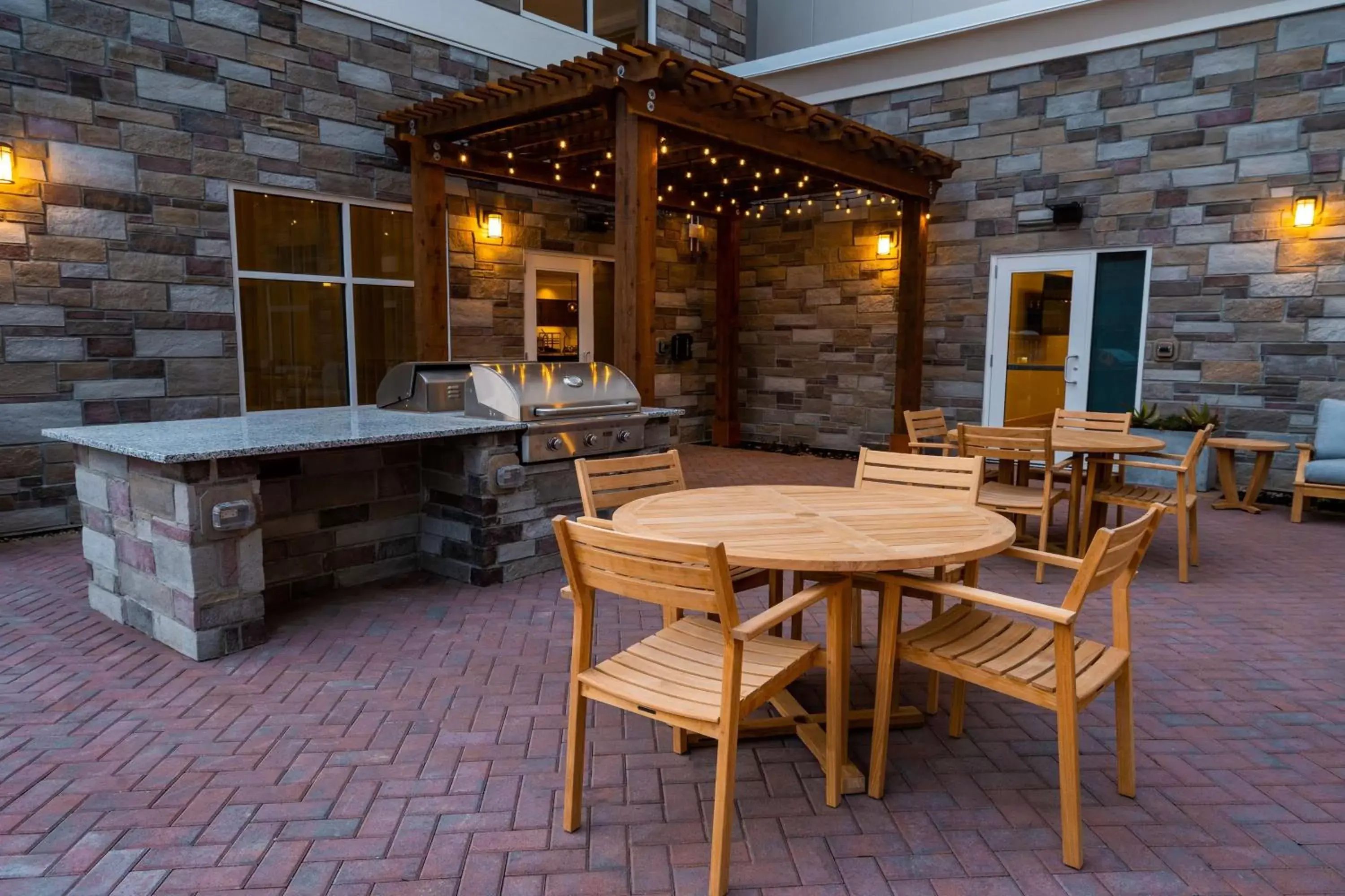 Patio, Restaurant/Places to Eat in Homewood Suites By Hilton Rancho Cordova, Ca
