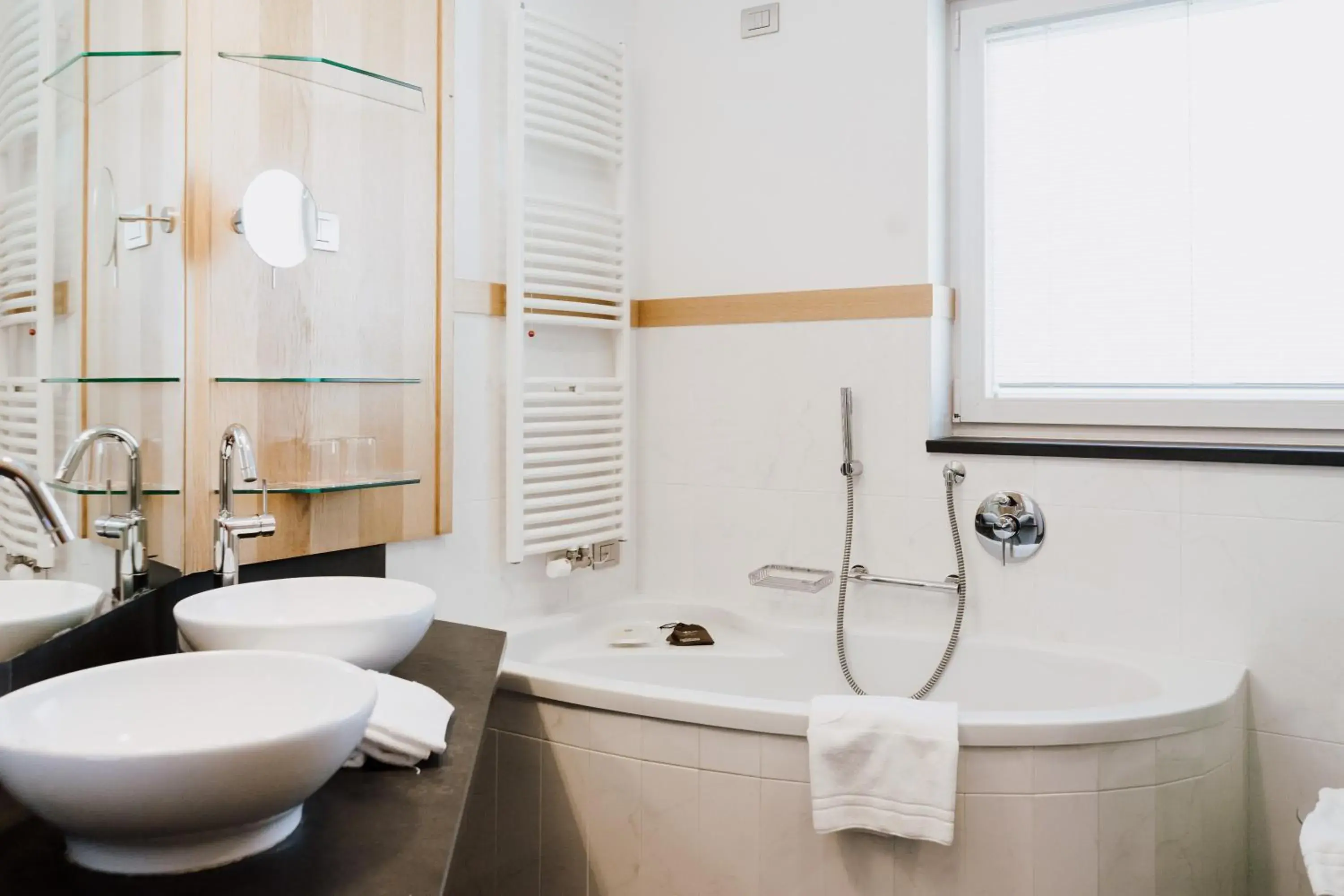 Shower, Bathroom in Hotel Lac Salin Spa & Mountain Resort