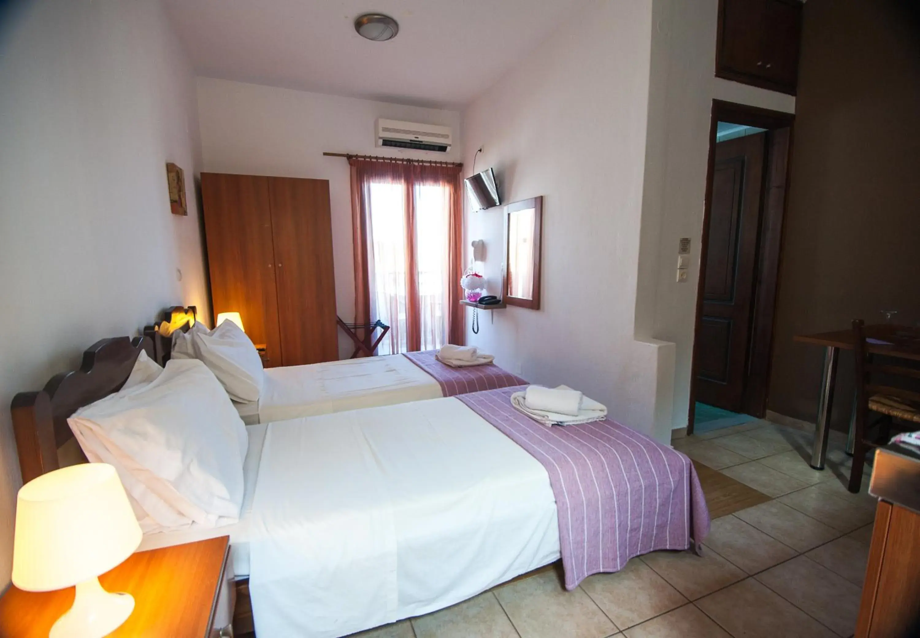 Photo of the whole room, Bed in Elounda Sunrise Apartments