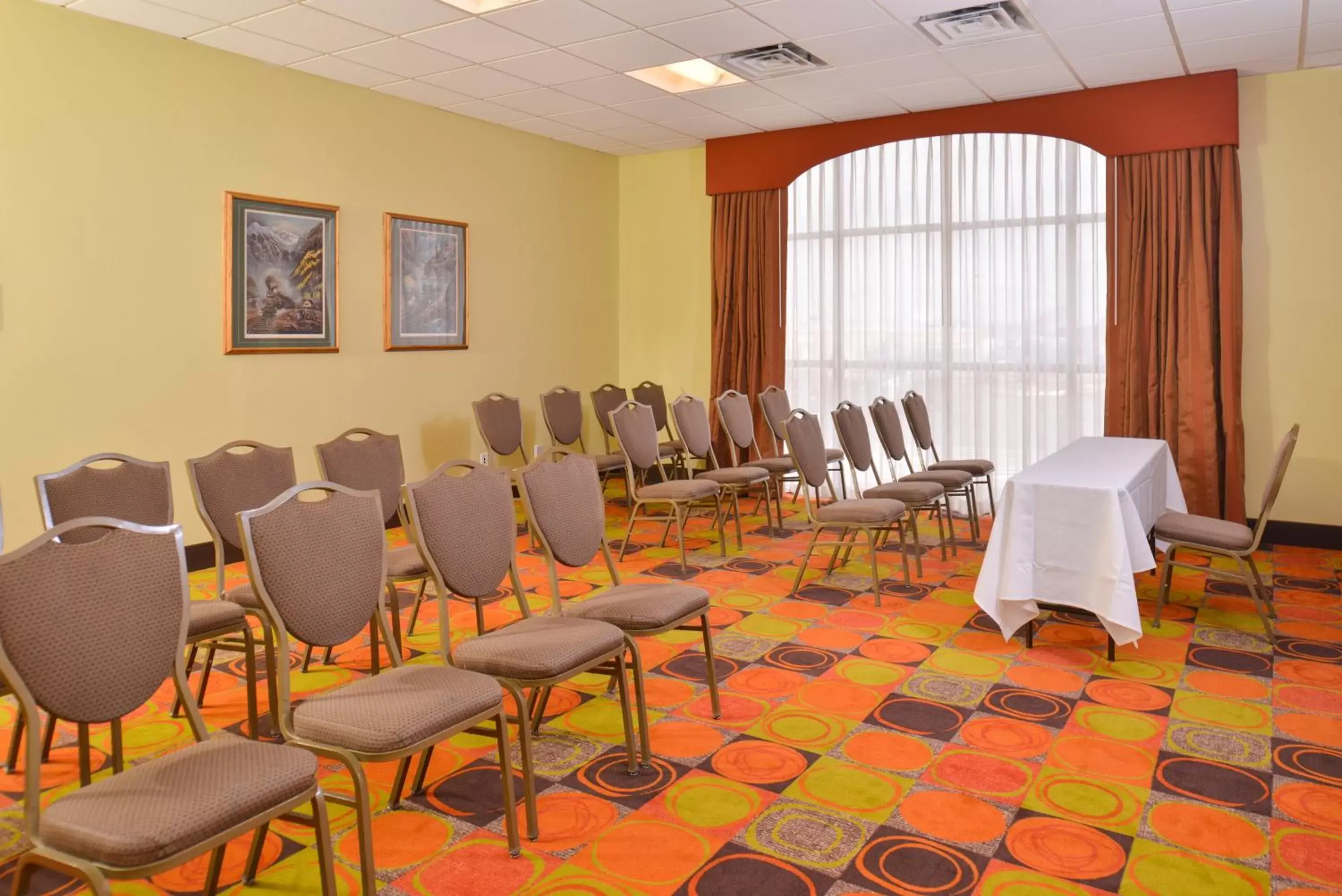 Meeting/conference room in Ramada Plaza by Wyndham Sheridan Hotel & Convention Center