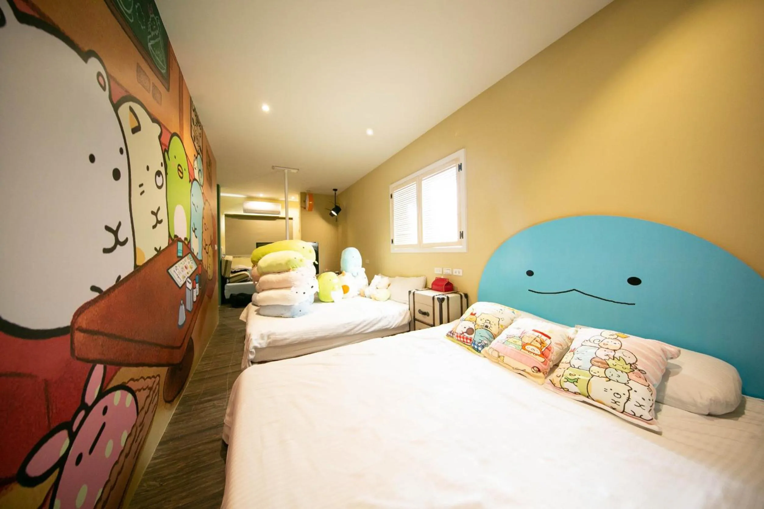 Photo of the whole room, Bed in Urban