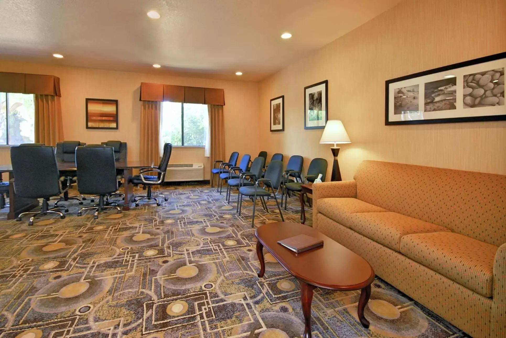 Area and facilities, Seating Area in Best Western San Dimas Hotel & Suites