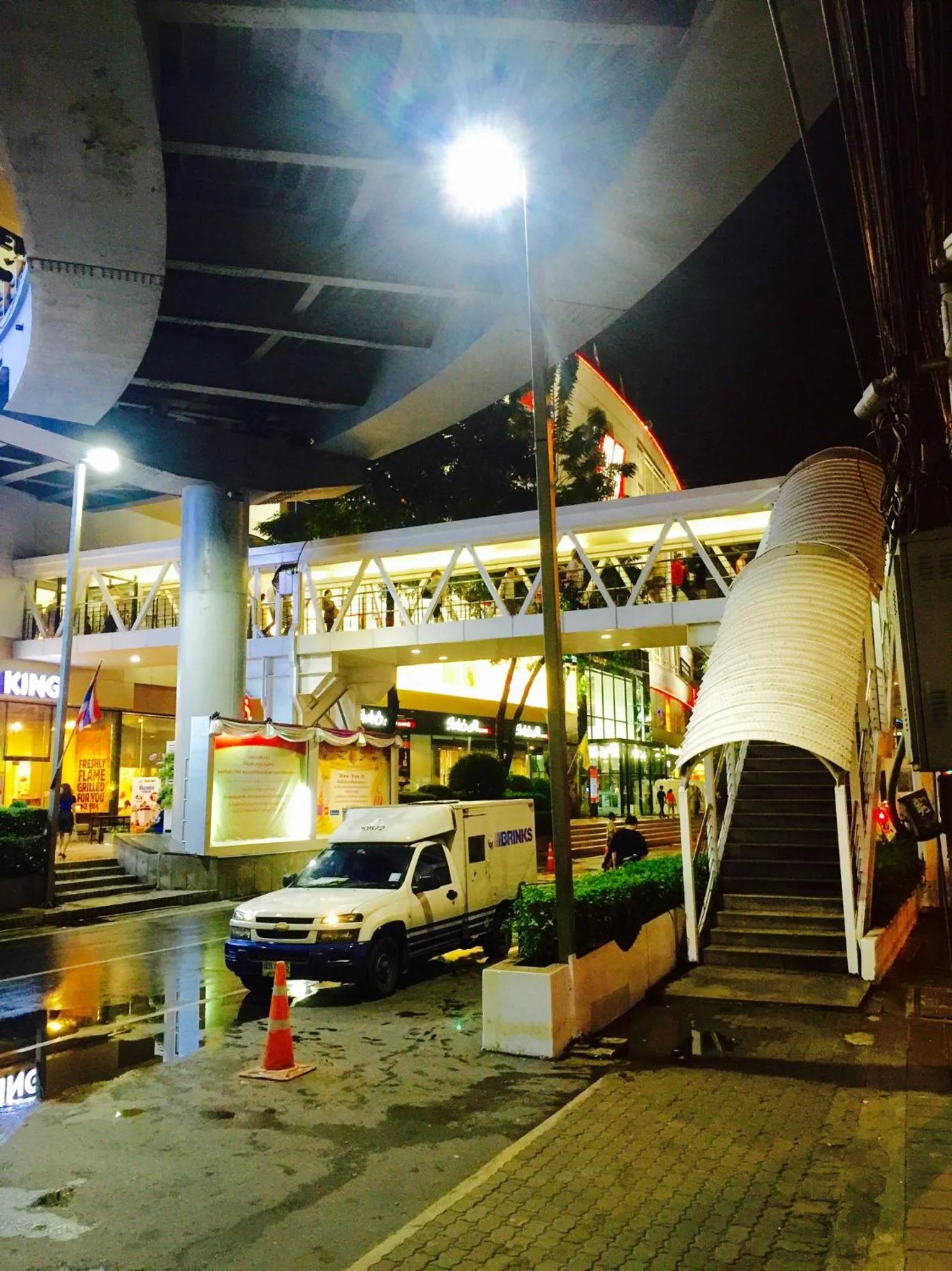 Shopping Area in Mall Suites Hotel