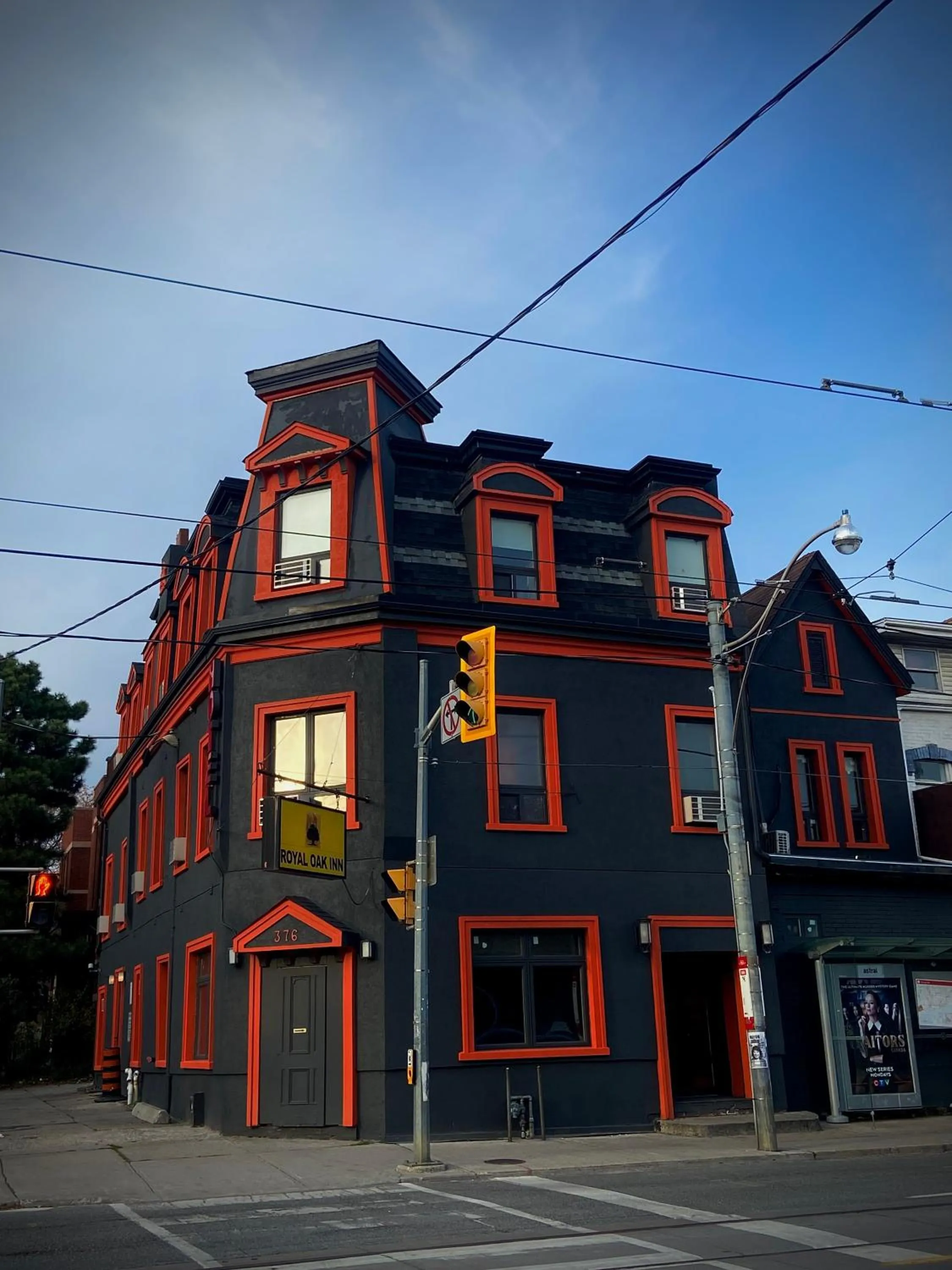 Property building in Royal Oak Inn