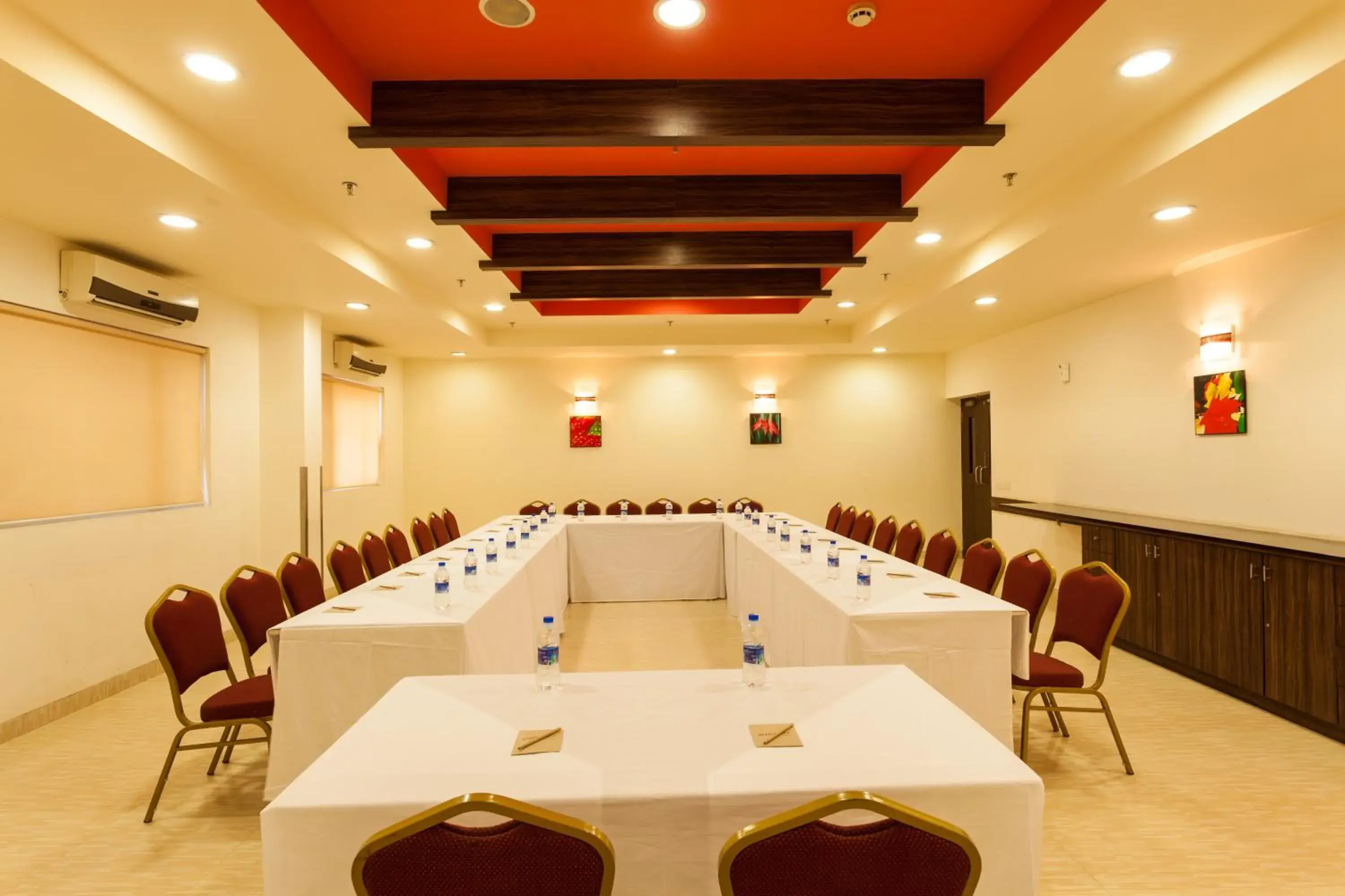 Meeting/conference room in Ginger Hotel Surat