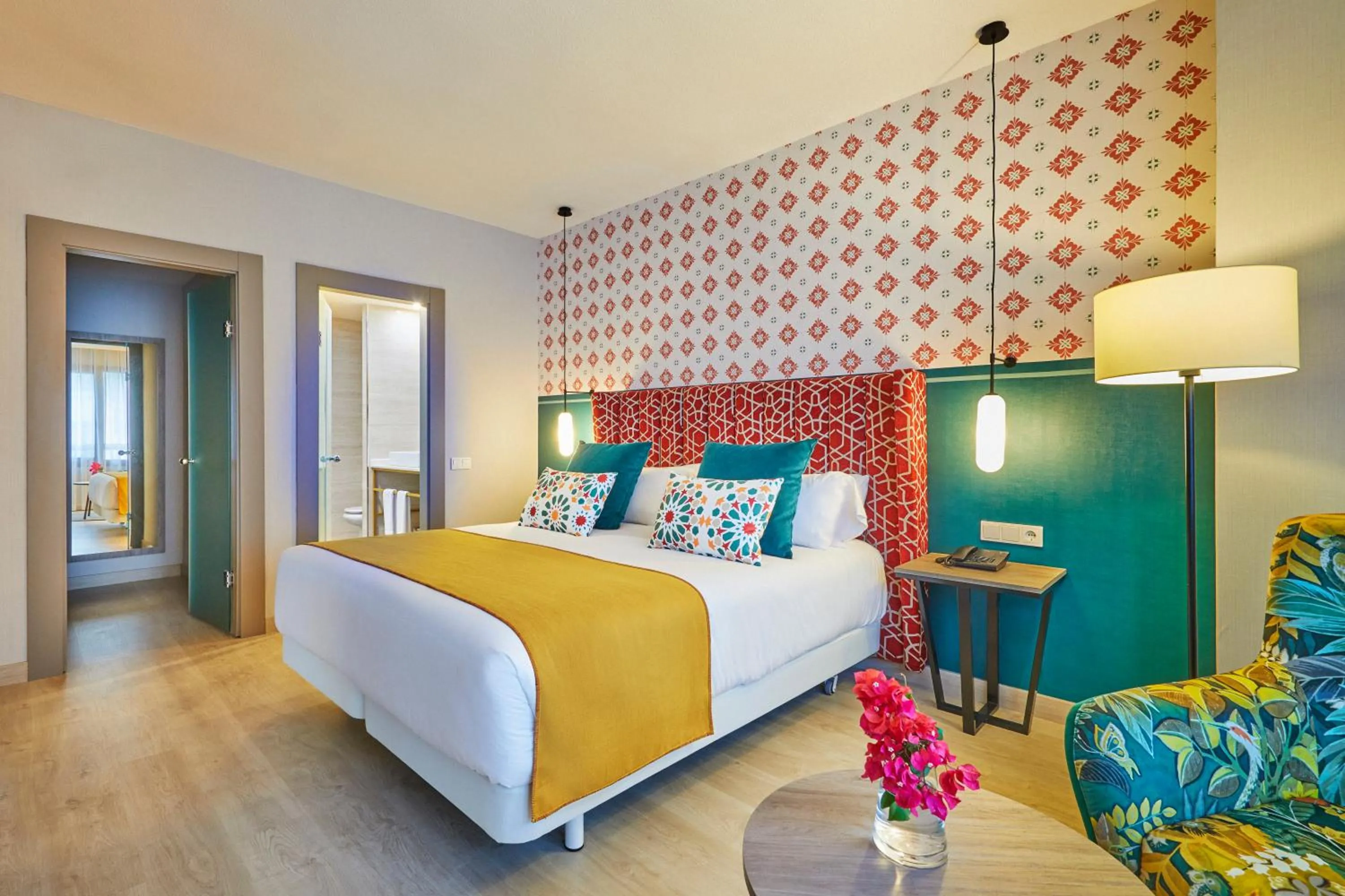 Photo of the whole room, Bed in Hesperia Sevilla