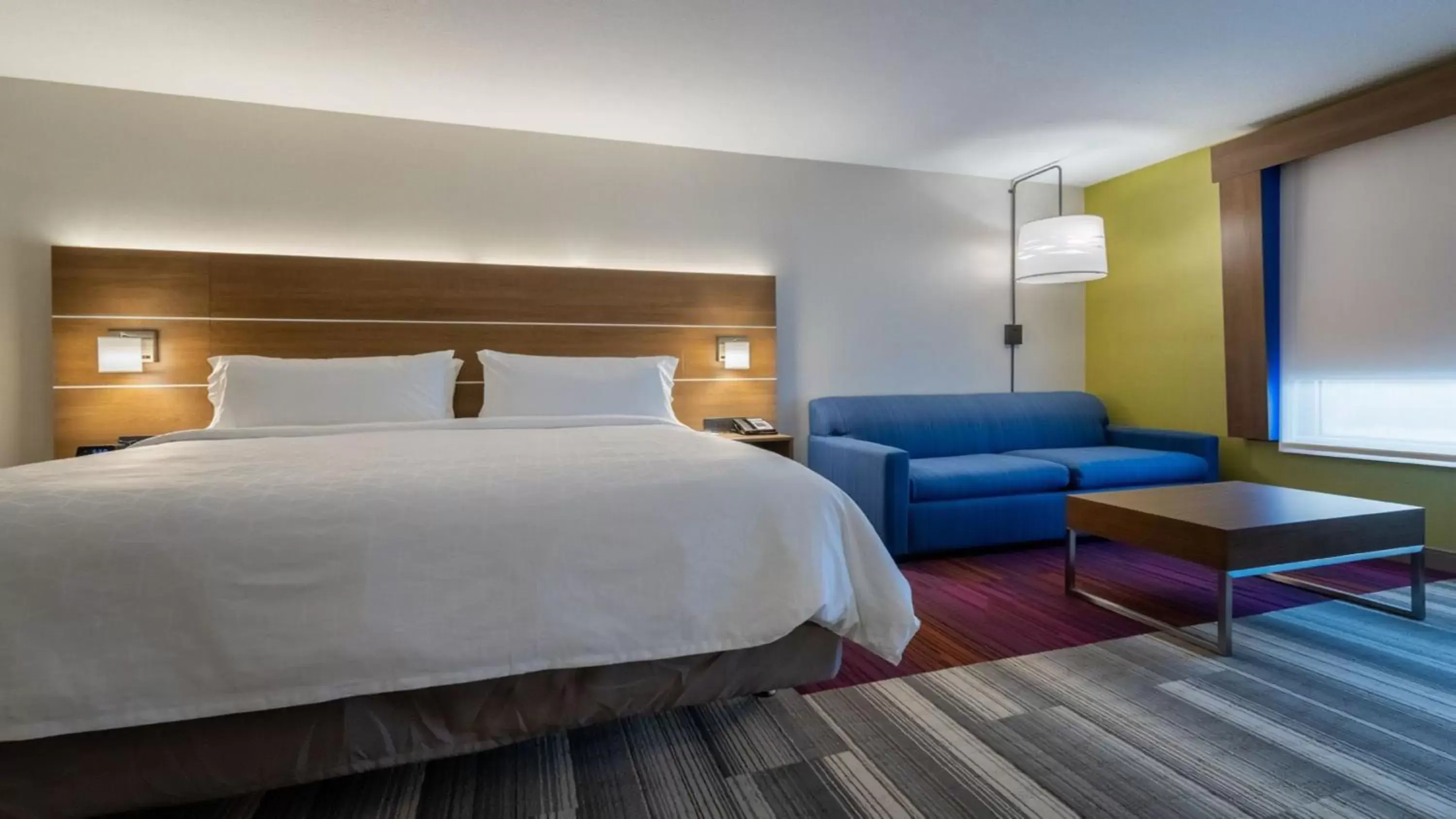 Photo of the whole room, Bed in Holiday Inn Express & Suites - Marion, an IHG Hotel