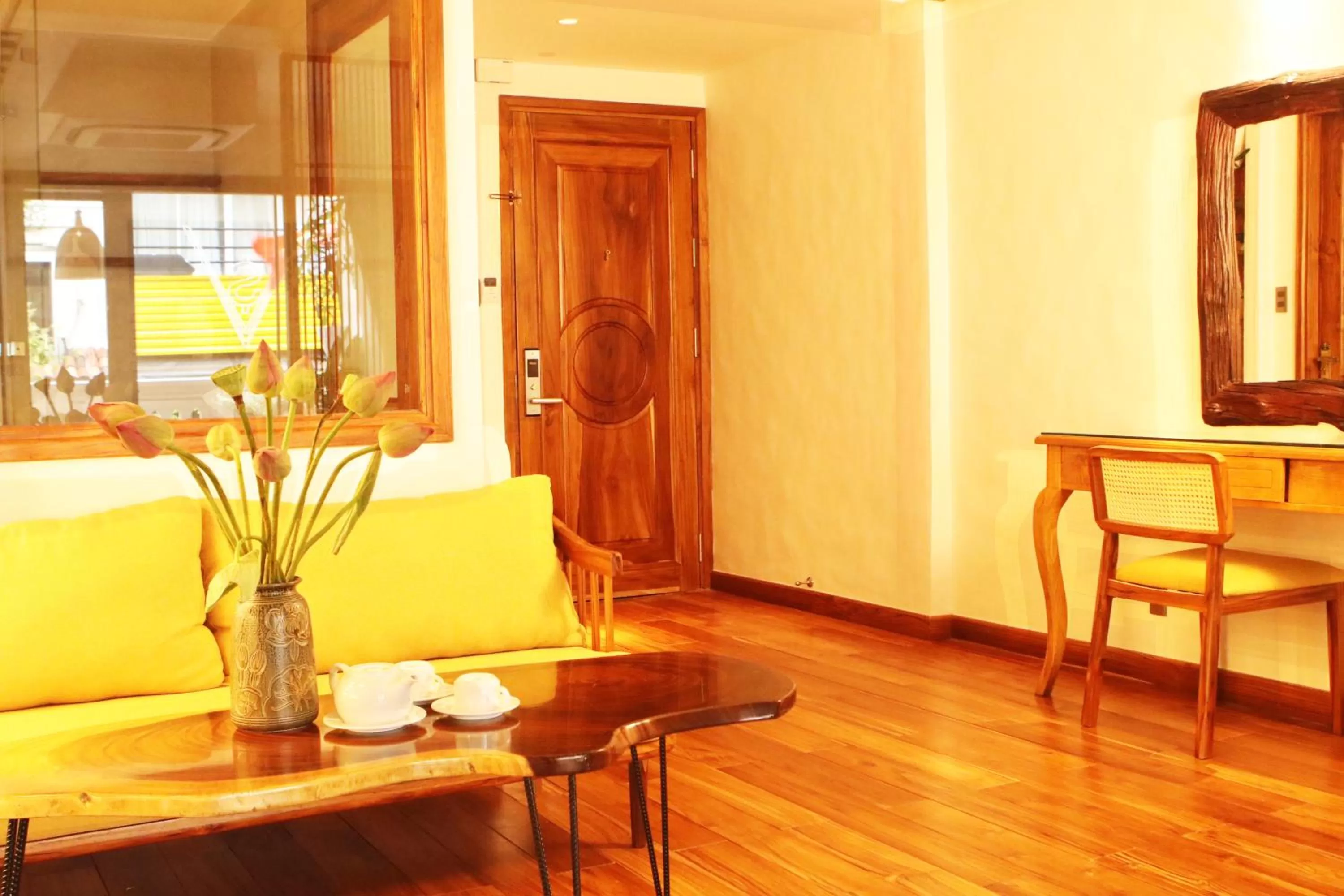 Seating area in Duc Vuong Saigon Hotel - Bui Vien