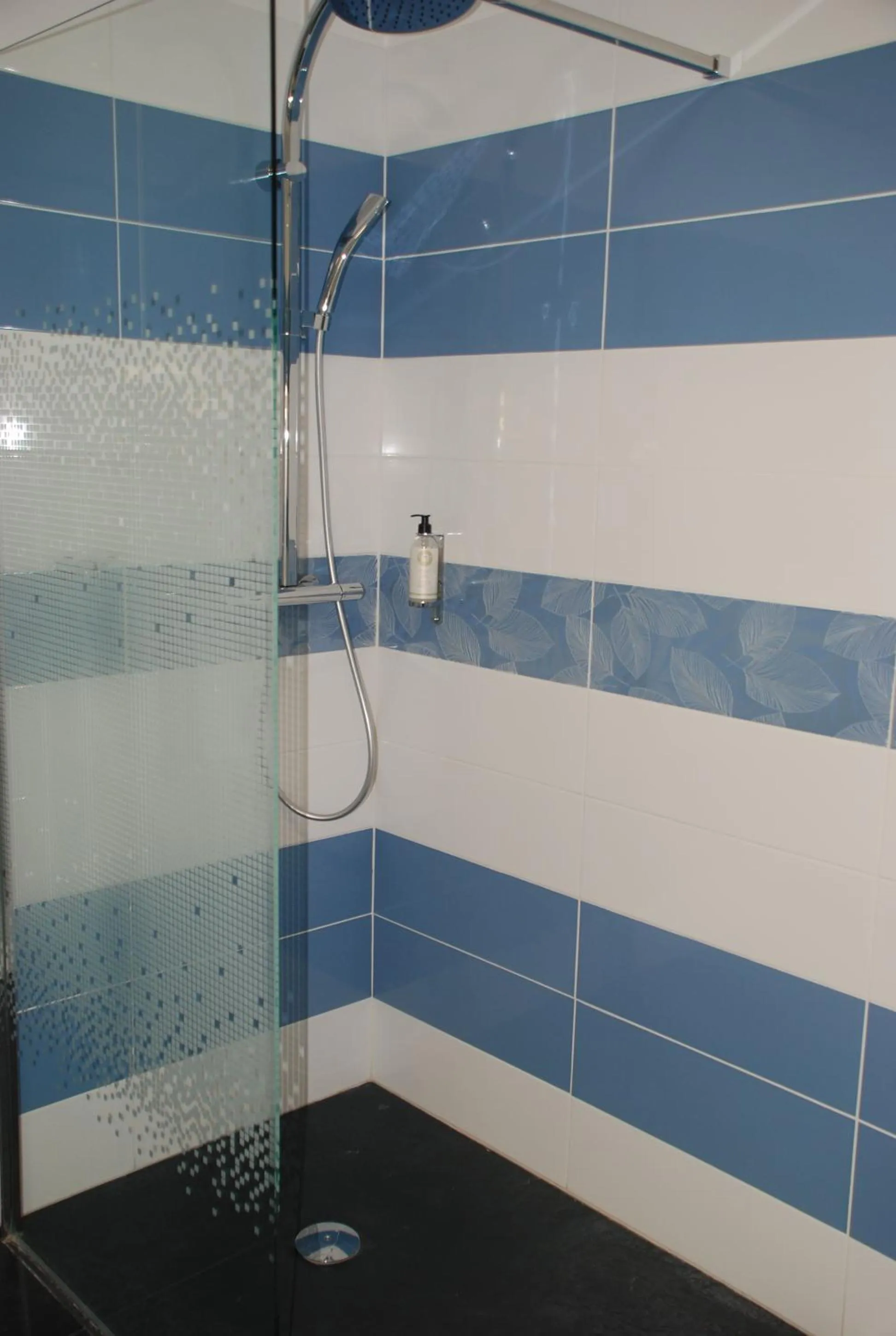 Bathroom in The Originals City, Hôtel Cathédrale, Lisieux