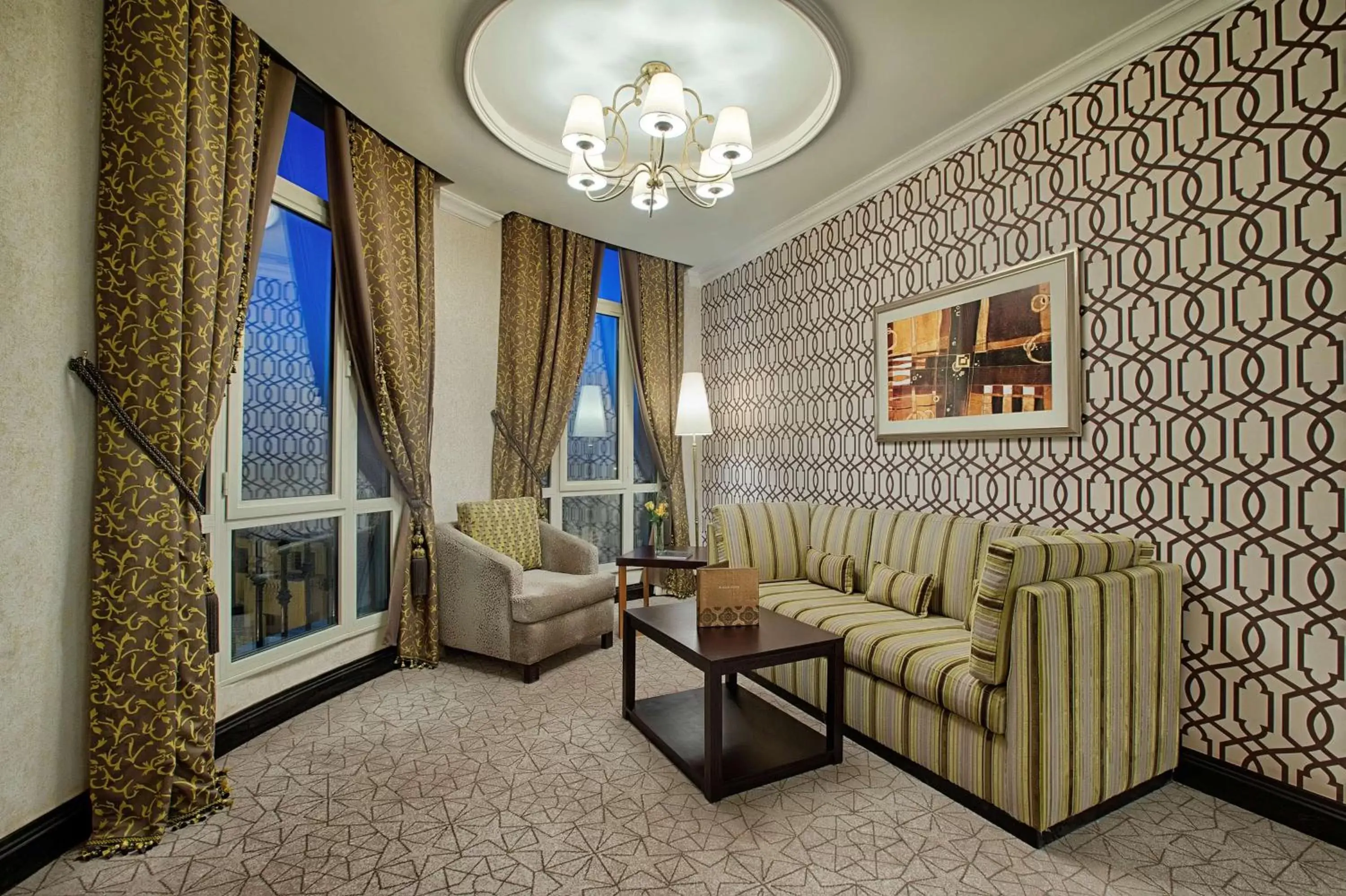 Bedroom, Seating Area in Royal Maxim Palace Kempinski Cairo