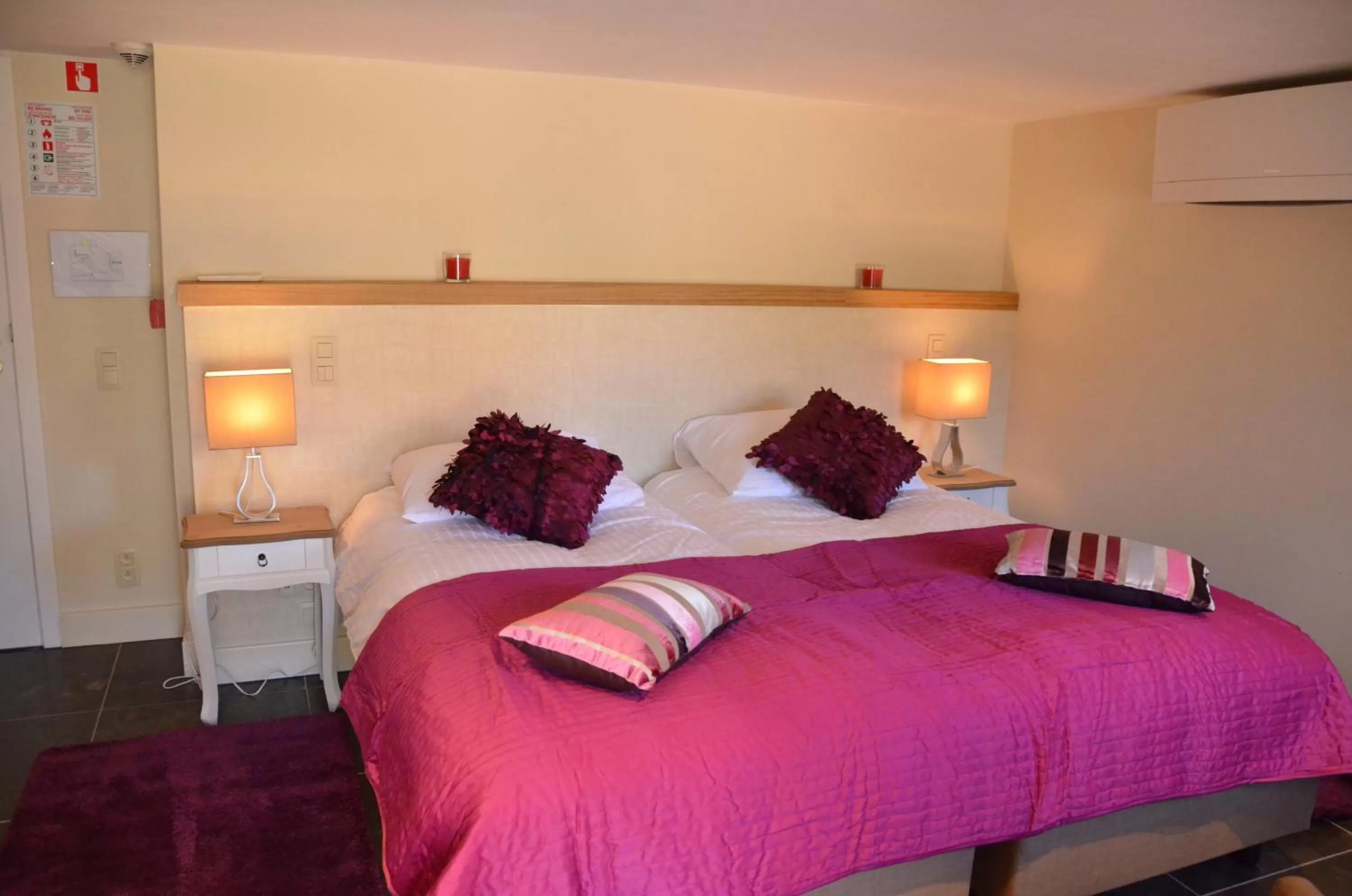 Property building, Bed in B&B Amylia