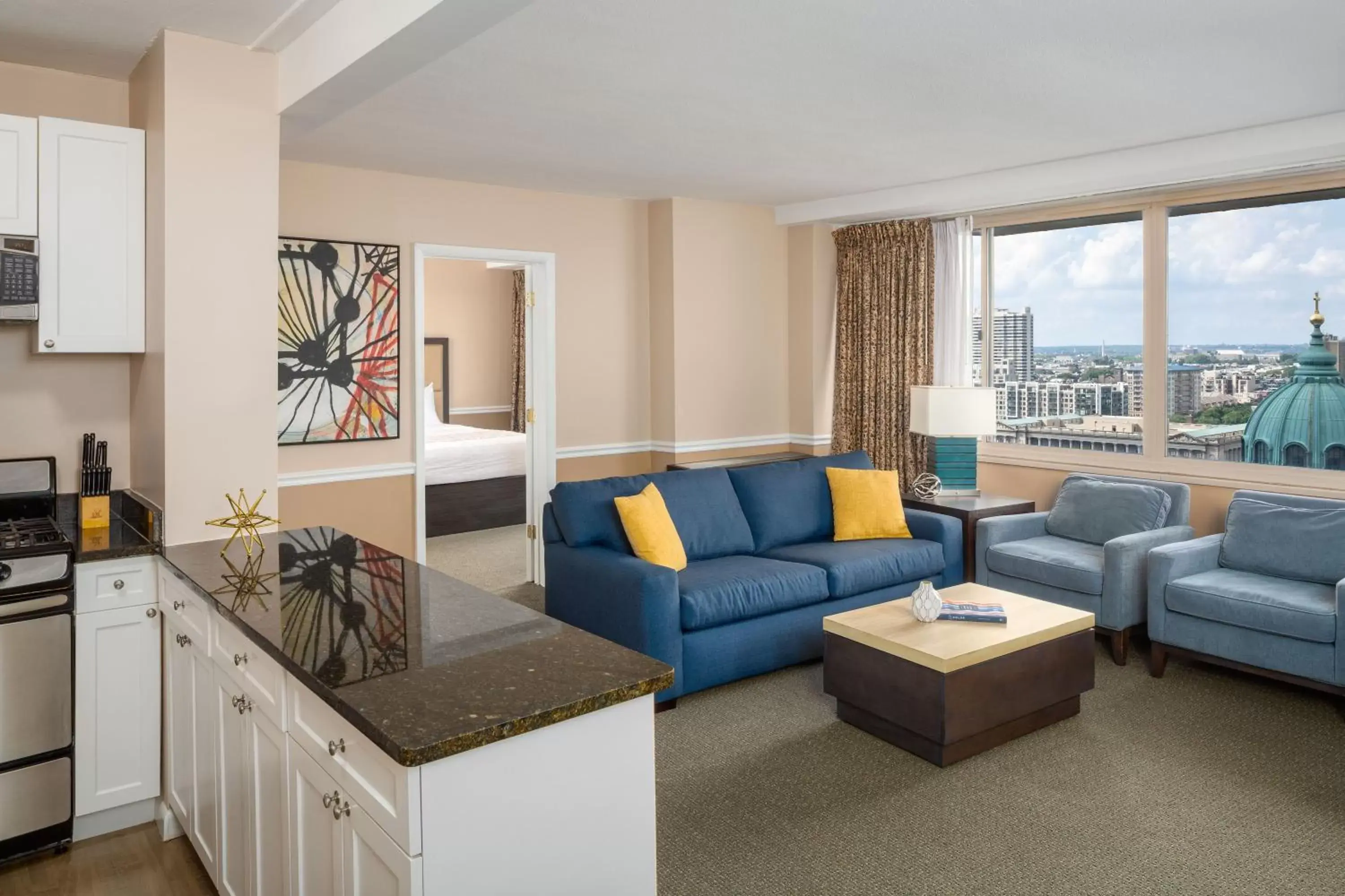 Living room, Seating Area in The Windsor Suites Philadelphia