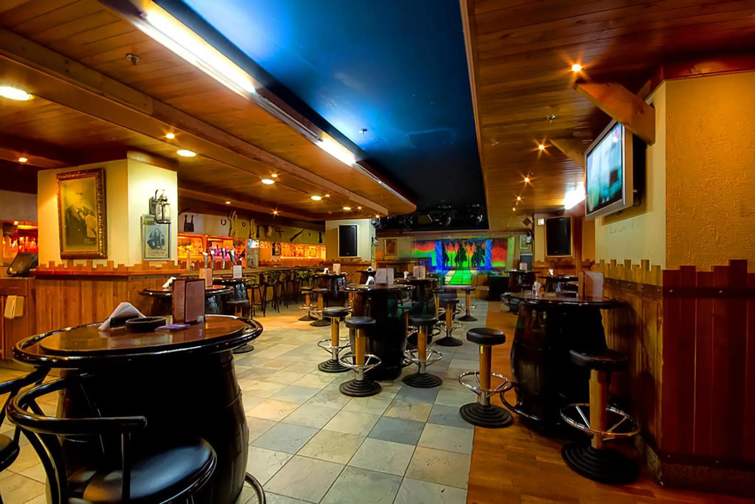 Restaurant/places to eat in Avenue Hotel Dubai