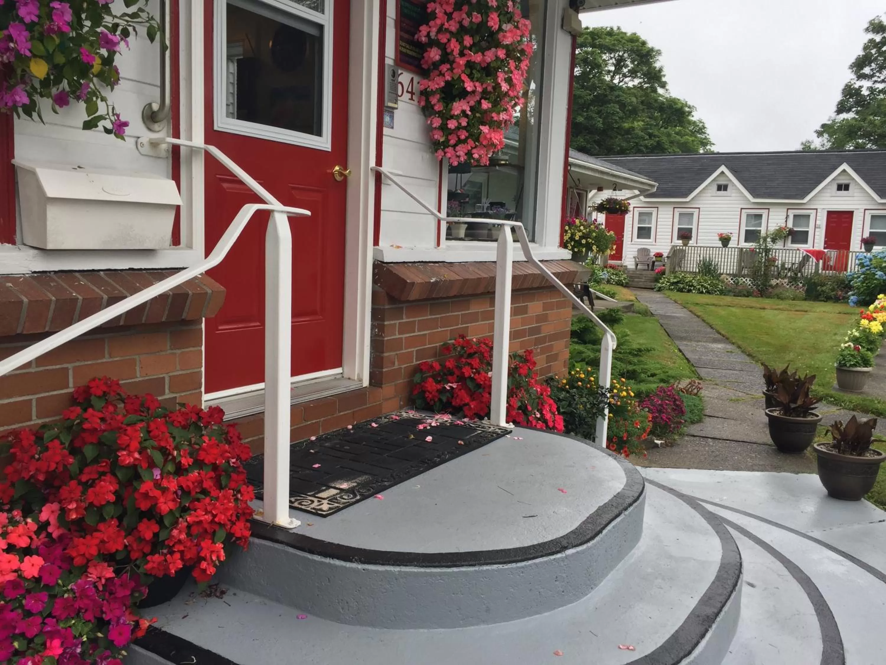 Facade/entrance in Lakelawn B&B and Motel
