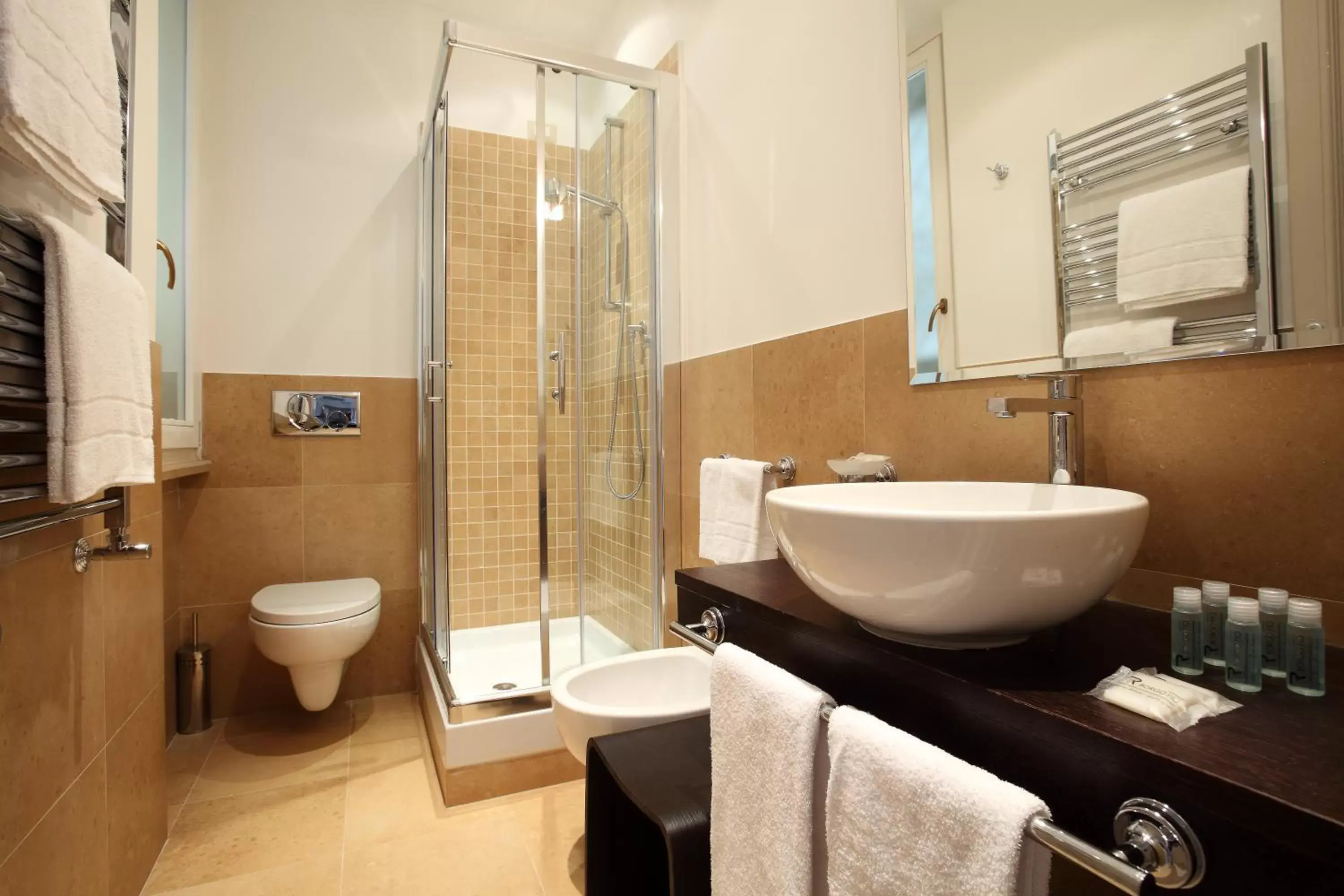 Bathroom in Trianon Borgo Pio Aparthotel