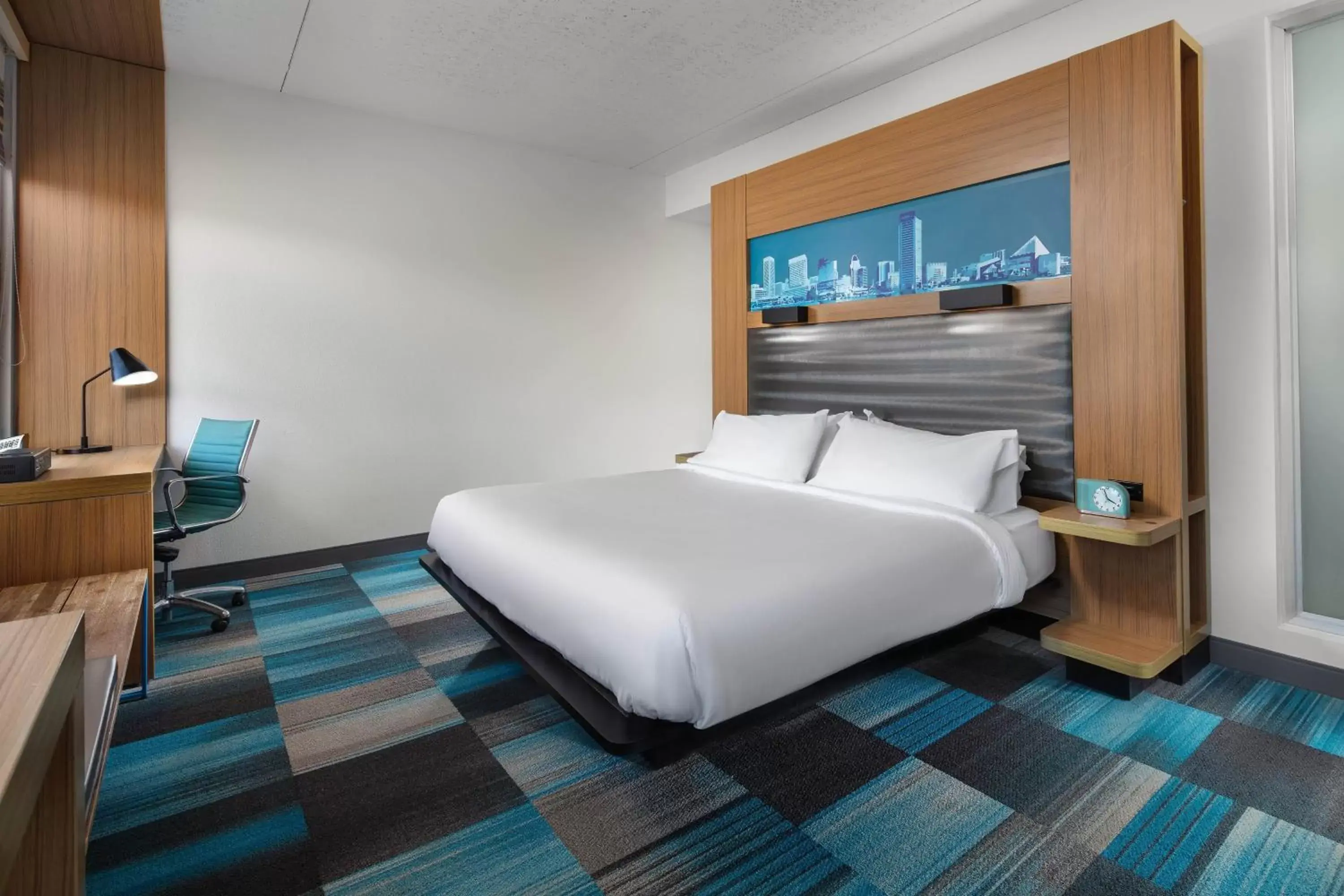 Photo of the whole room, Bed in Aloft BWI Baltimore Washington International Airport