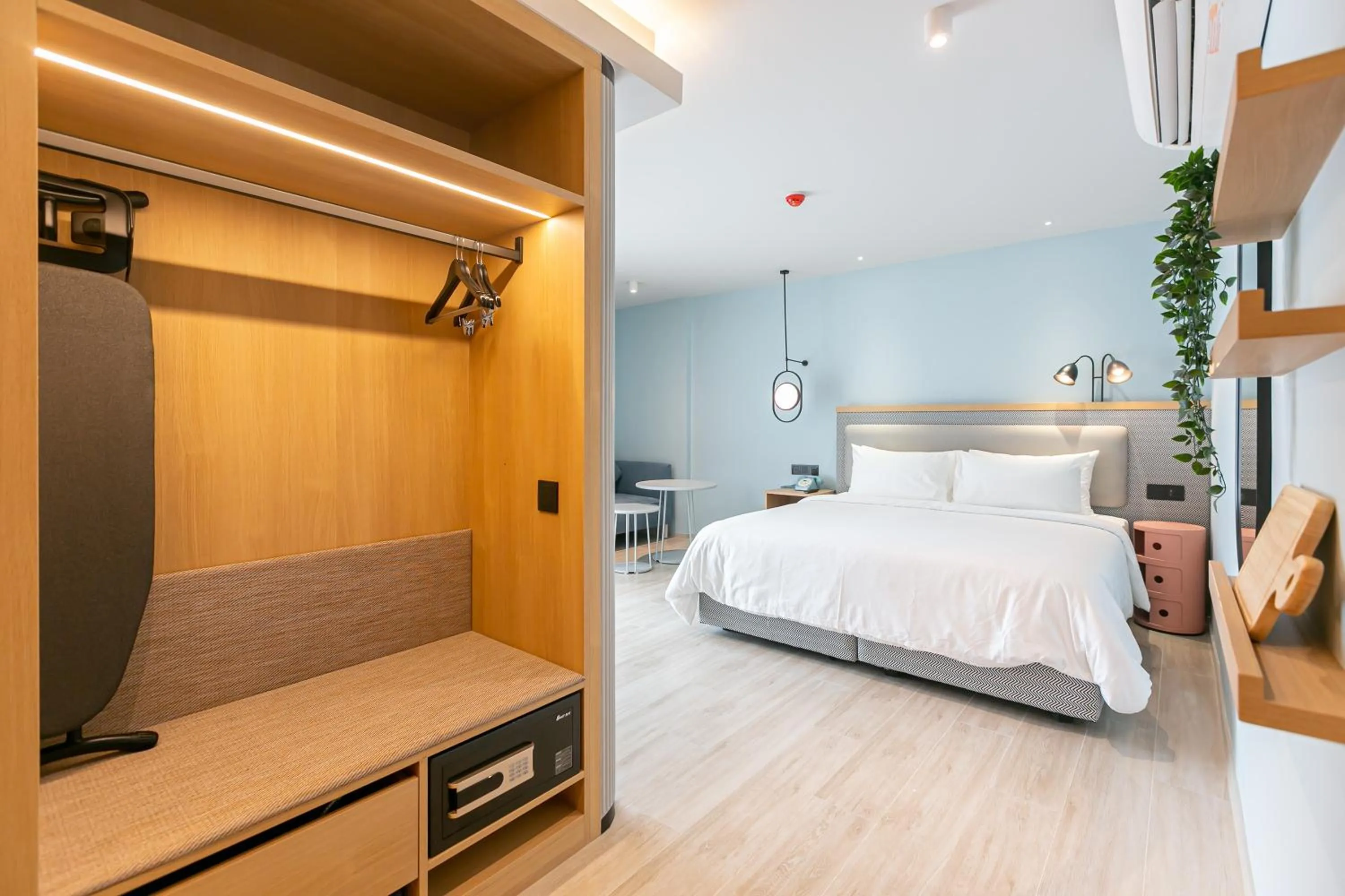 Bedroom, Bed in The SACHA Apart-Hotel Thonglor