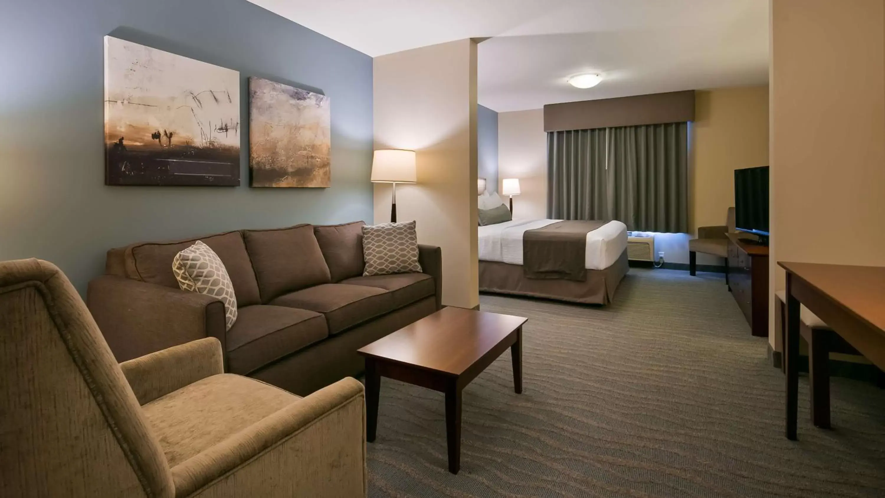 Photo of the whole room, Seating Area in Best Western Rocky Mountain House