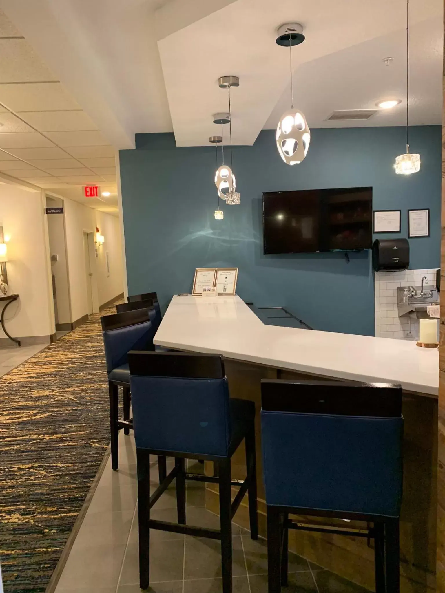 Lounge or bar in Little Crow Resort & Conference, Trademark by Wyndham Lounge or bar in Little Crow Resort & Conference, Trademark by Wyndham