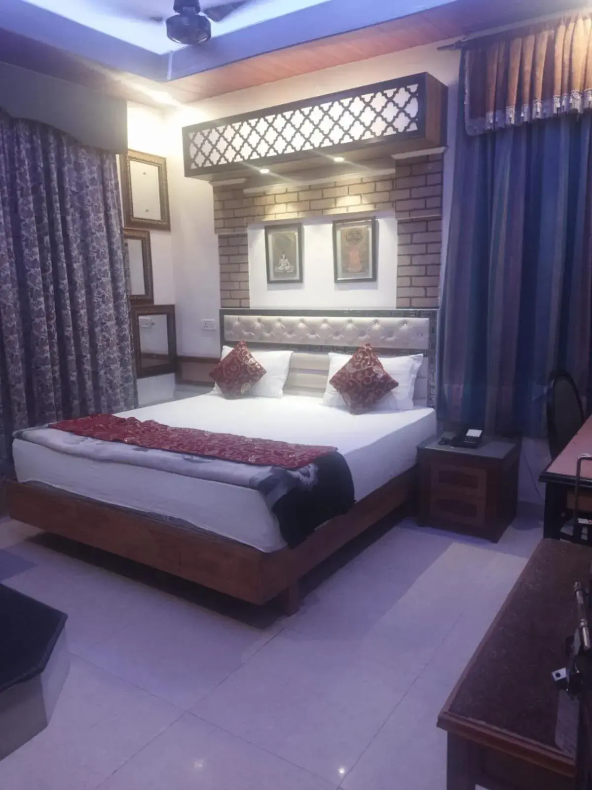 Bedroom, Bed in Sham Hotel