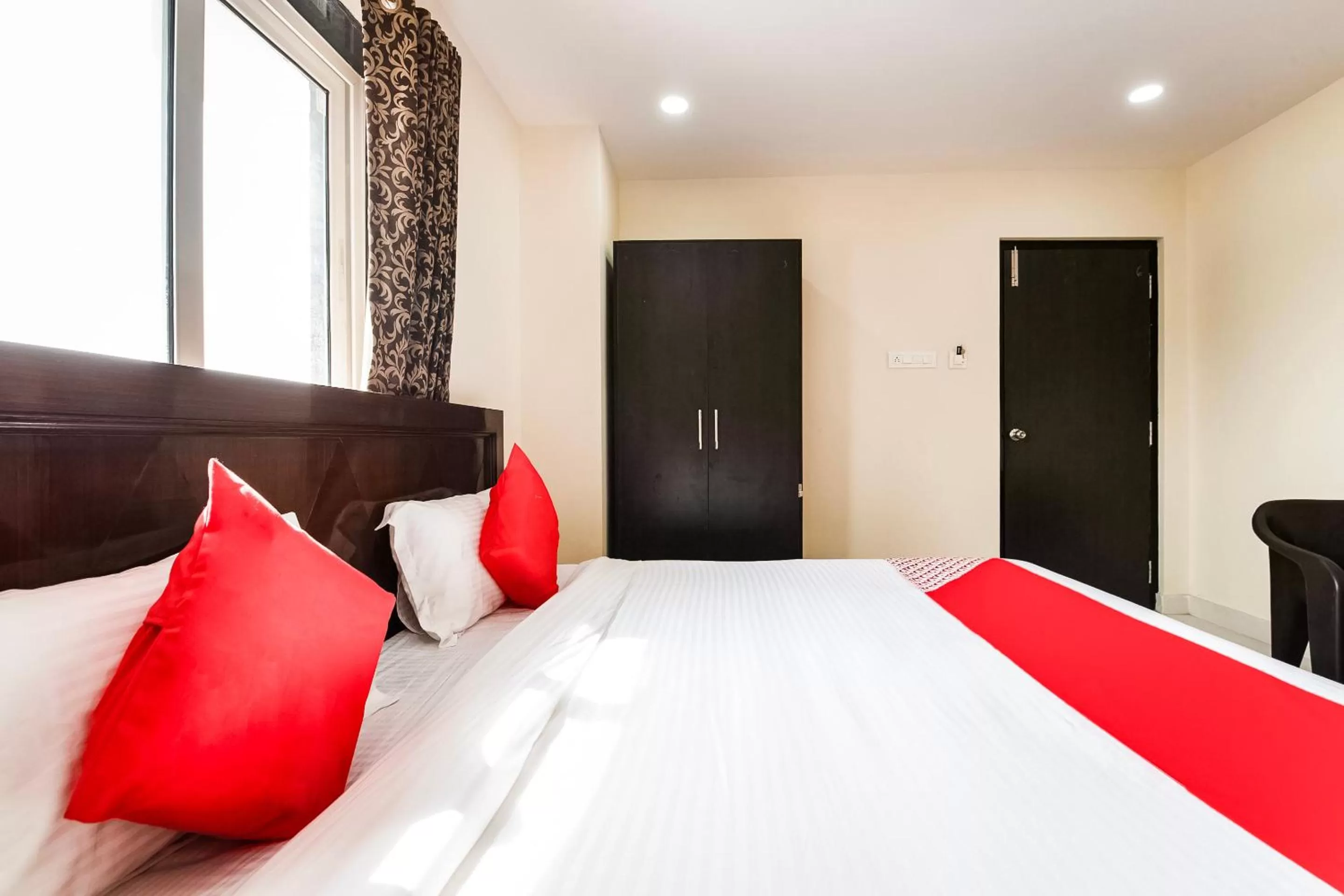 Bedroom, Bed in Capital O Hotel Green Tree