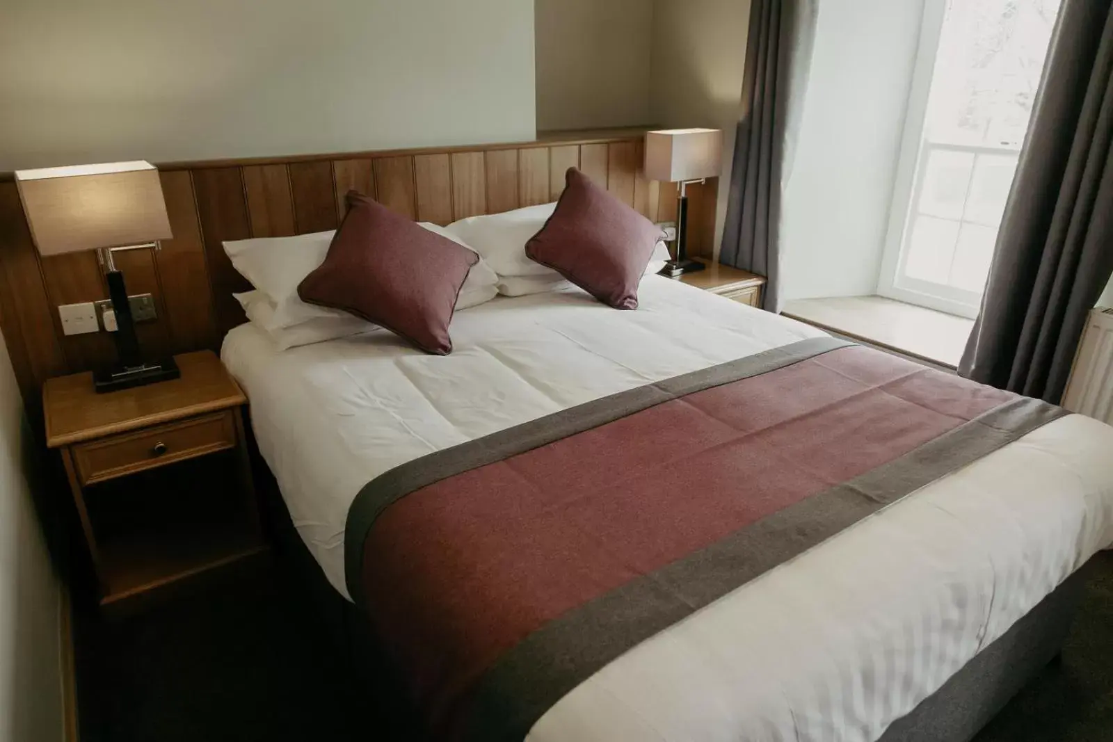 Bed in St. Davids Cross Hotel
