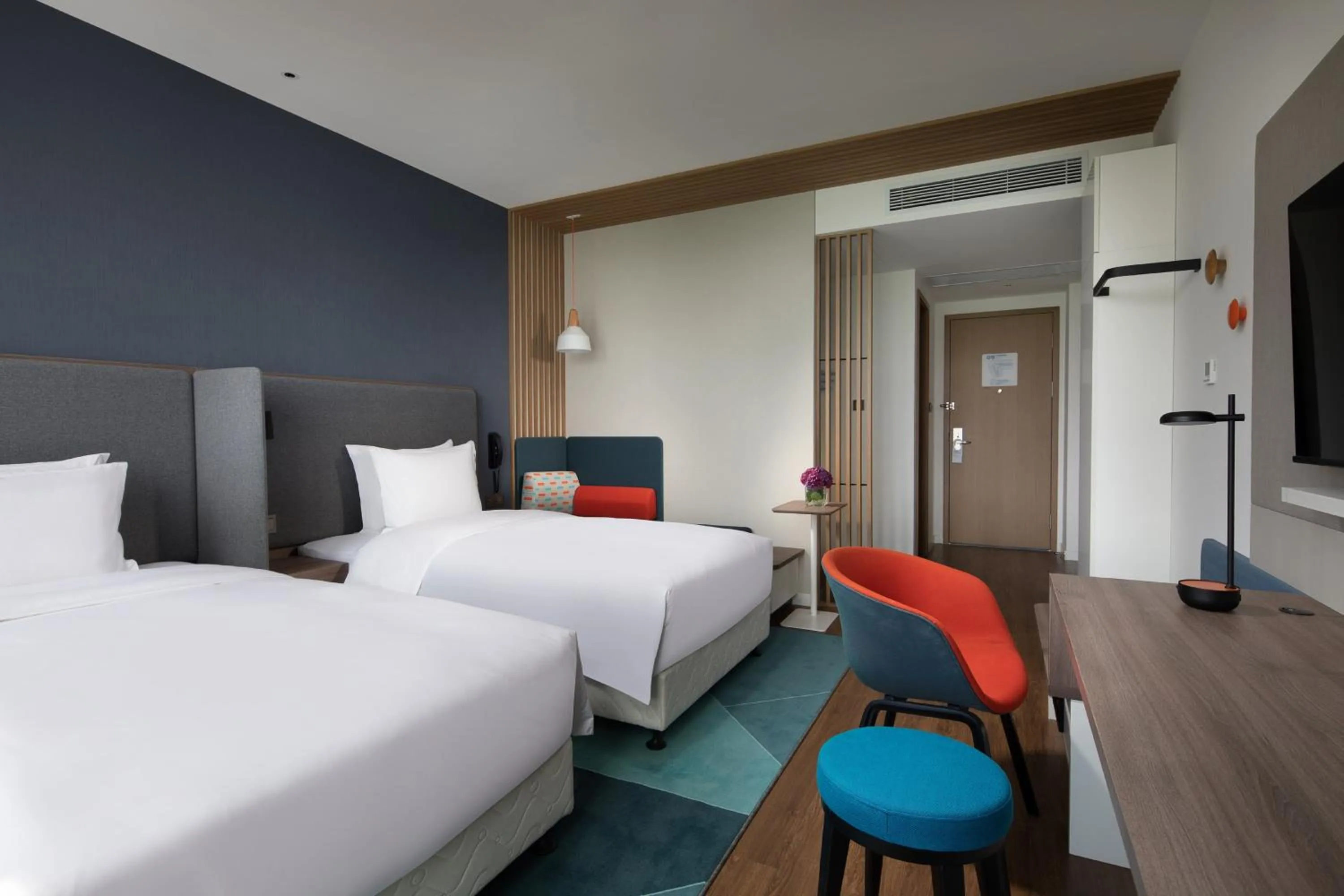 Photo of the whole room, Bed in Holiday Inn Express Chengdu Longquanyi North by IHG