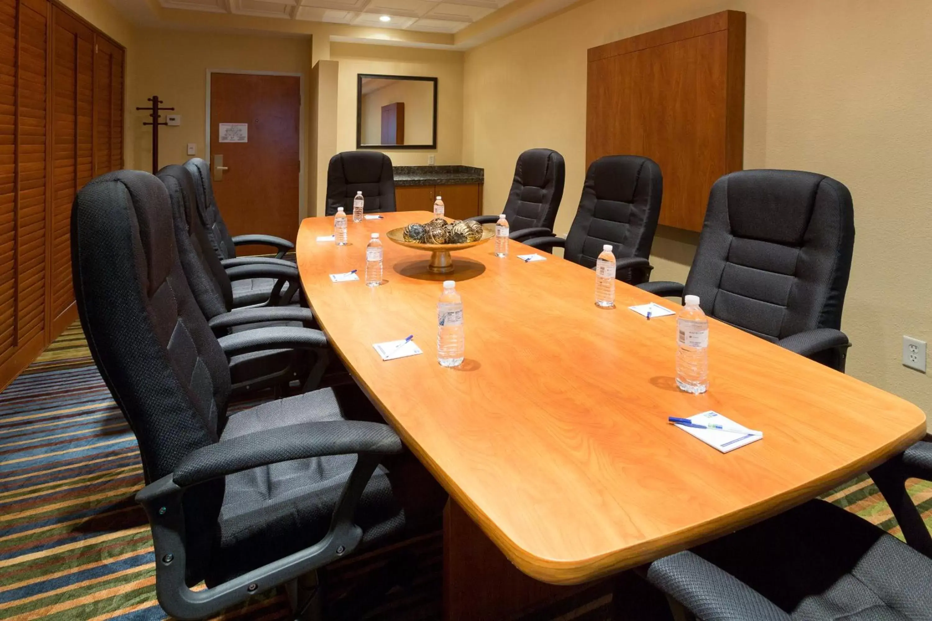 Meeting/conference room in Holiday Inn Express Hotel & Suites Jacksonville Airport, an IHG Hotel
