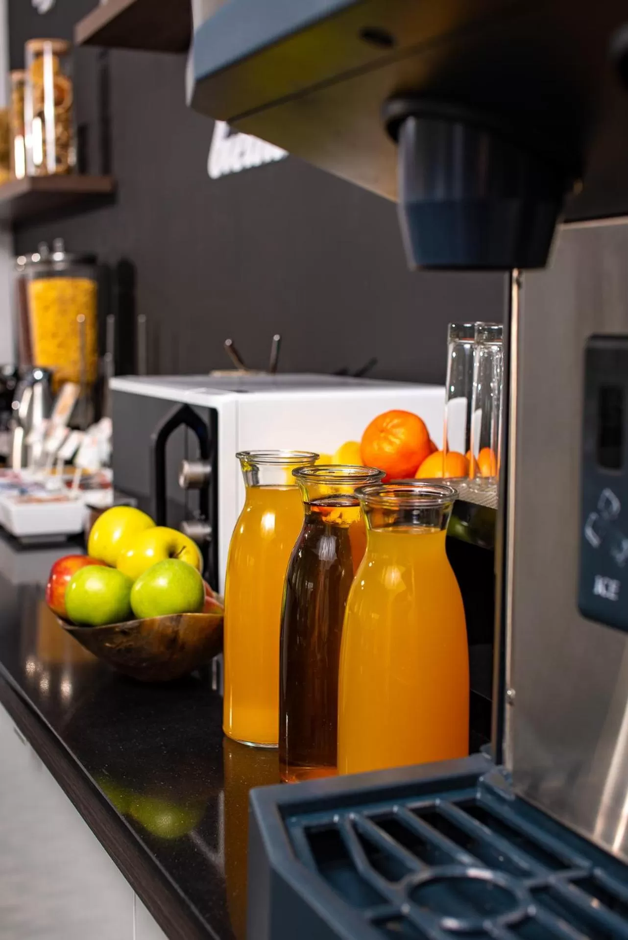 Breakfast in Thomas Albert Hotel