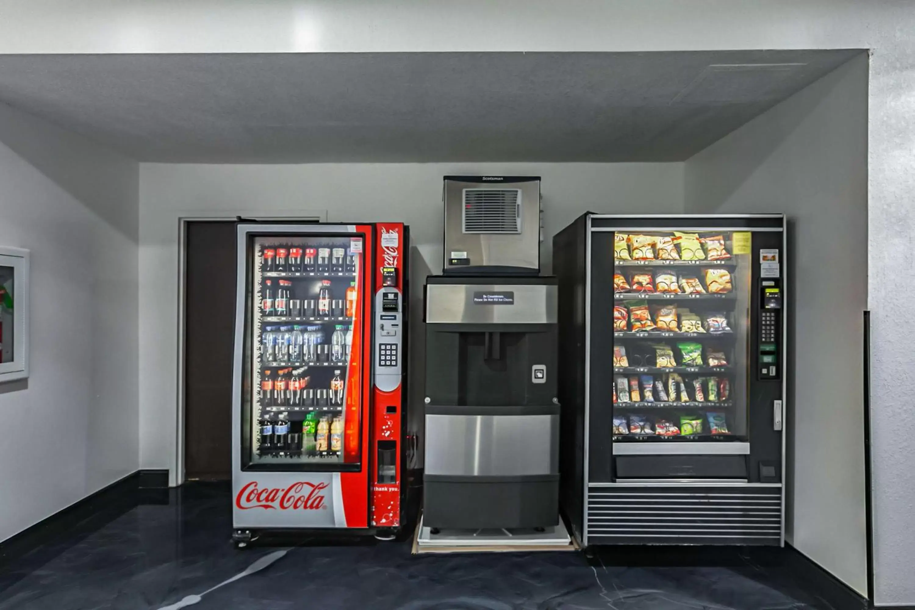 vending machine, Supermarket/Shops in Motel 6-Augusta, KS