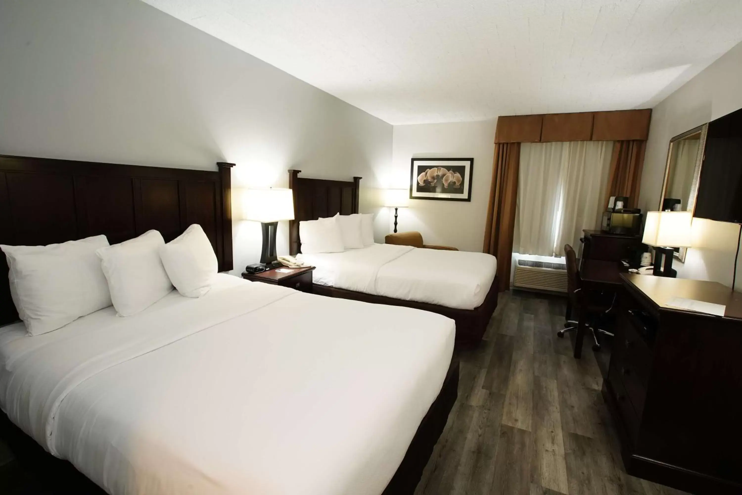 Bed in Best Western Paramus Hotel & Suites