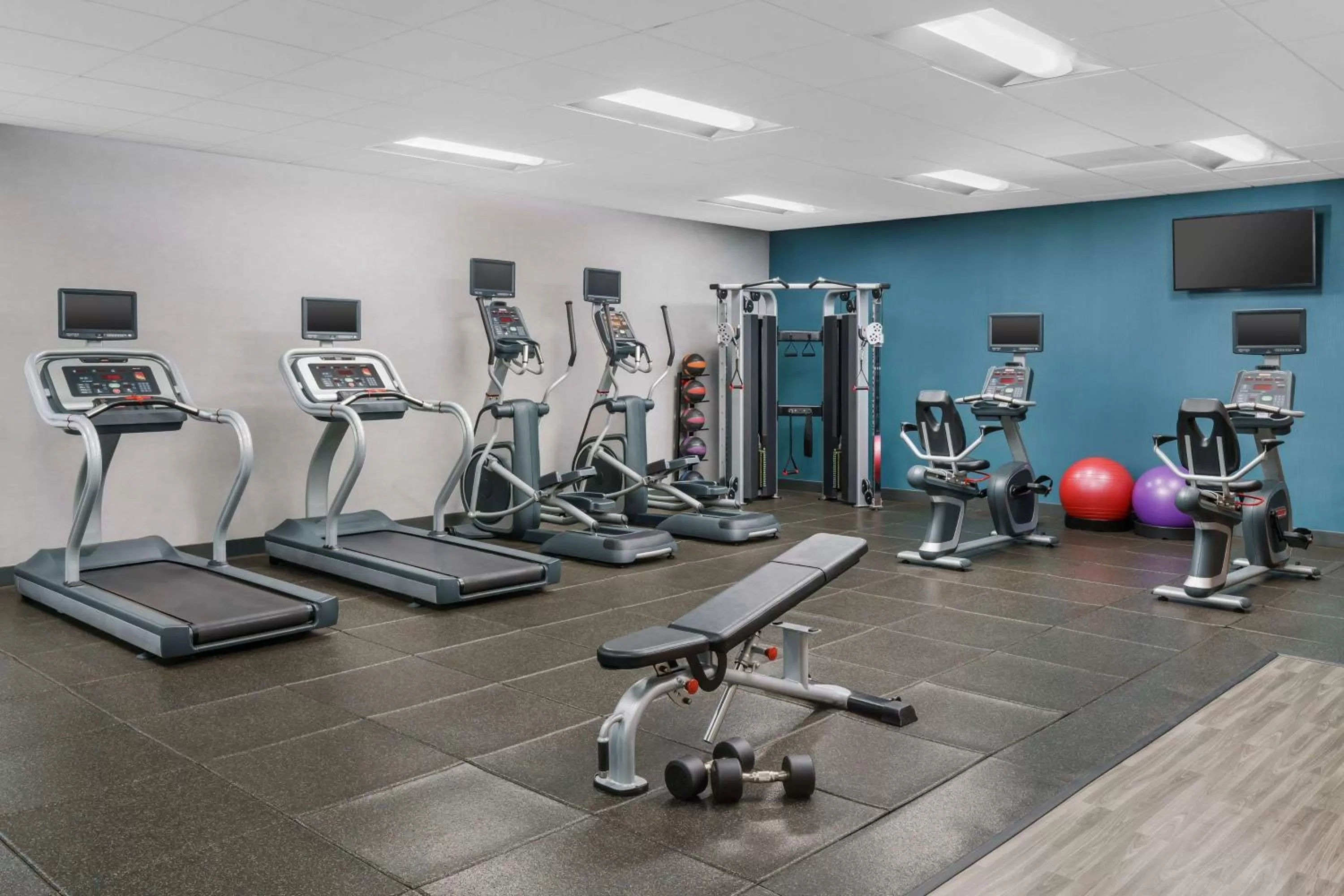 Fitness centre/facilities in Hampton Inn & Suites Thousand Oaks