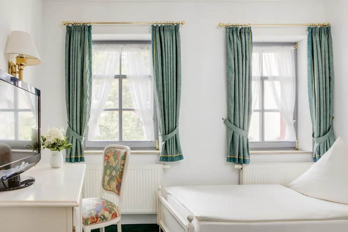 Photo of the whole room, Bed in Hotel GARNI Residenz Am Markt Meißen