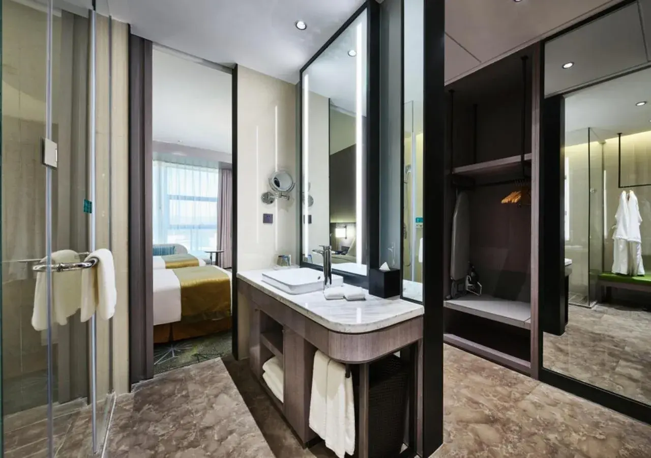 Standard Twin Room - High Floor in Holiday Inn Xining Hot-Spring by IHG Standard Twin Room - High Floor in Holiday Inn Xining Hot-Spring by IHG