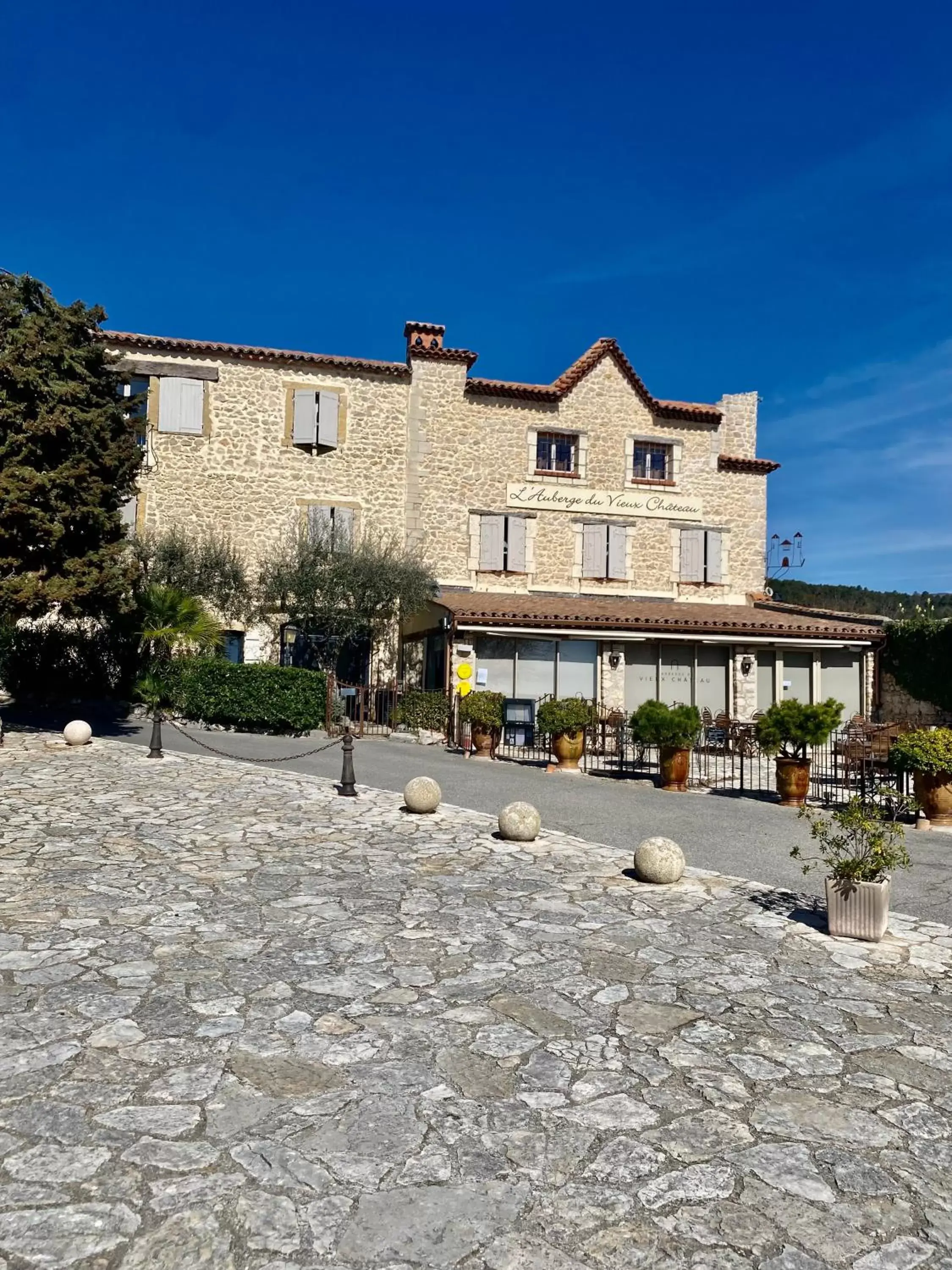 Property Building in Auberge du Vieux Château