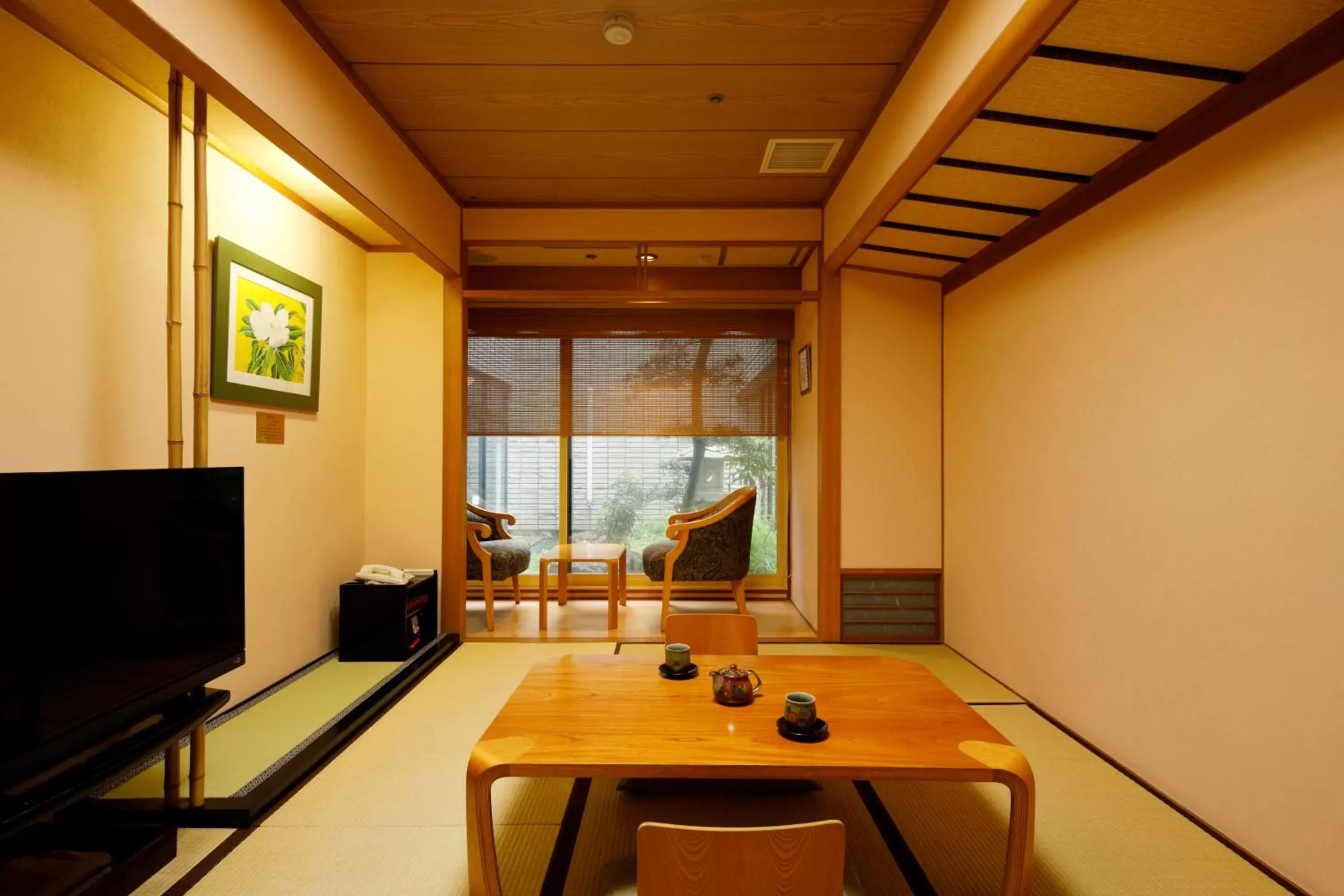 Photo of the whole room, TV/Entertainment Center in Kanazawa Hakuchoro Hotel Sanraku