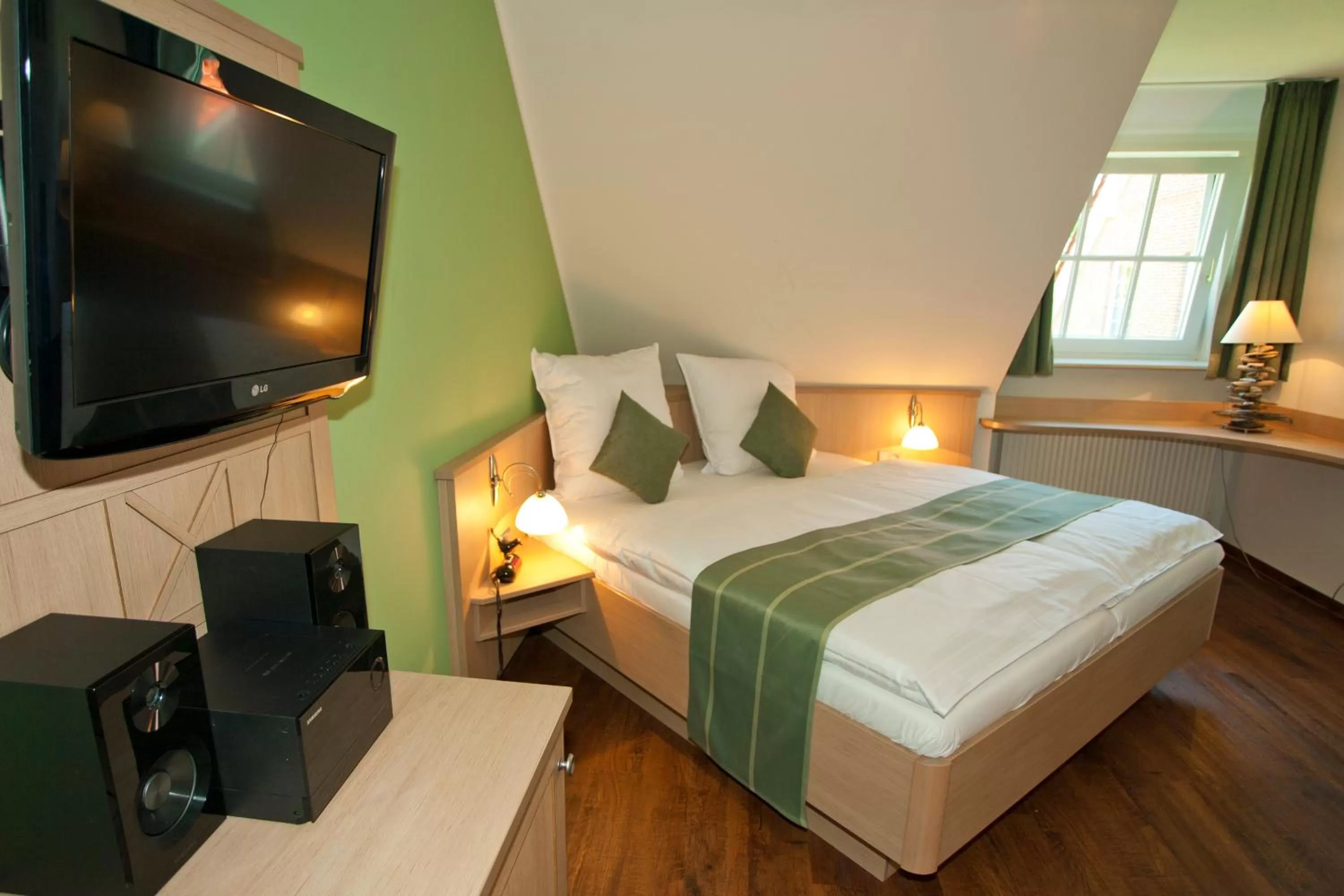 Photo of the whole room, Bed in Kathmeyers Landhaus Godewind