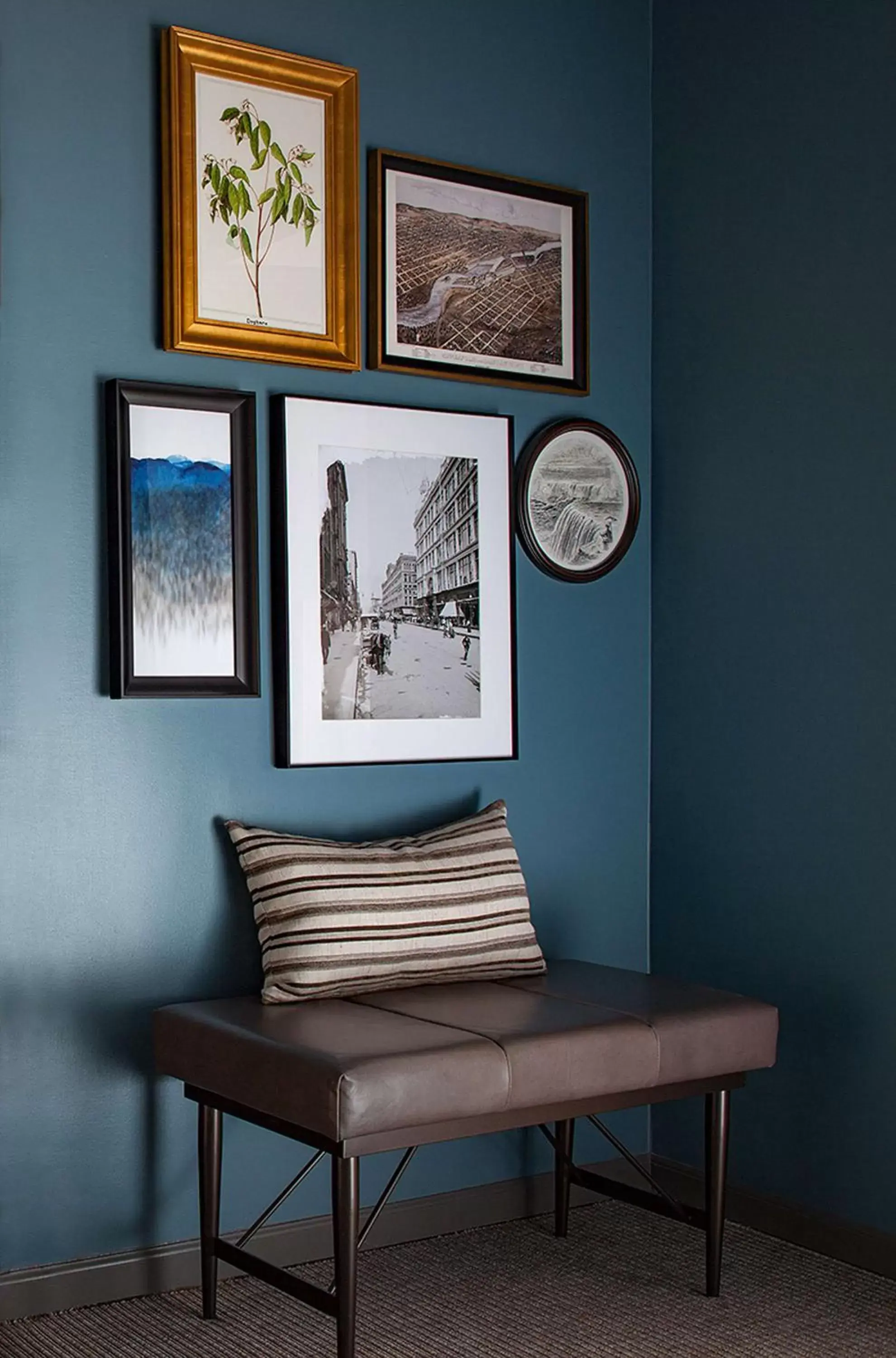 Bed, Seating Area in The Marquette Hotel, Curio Collection by Hilton